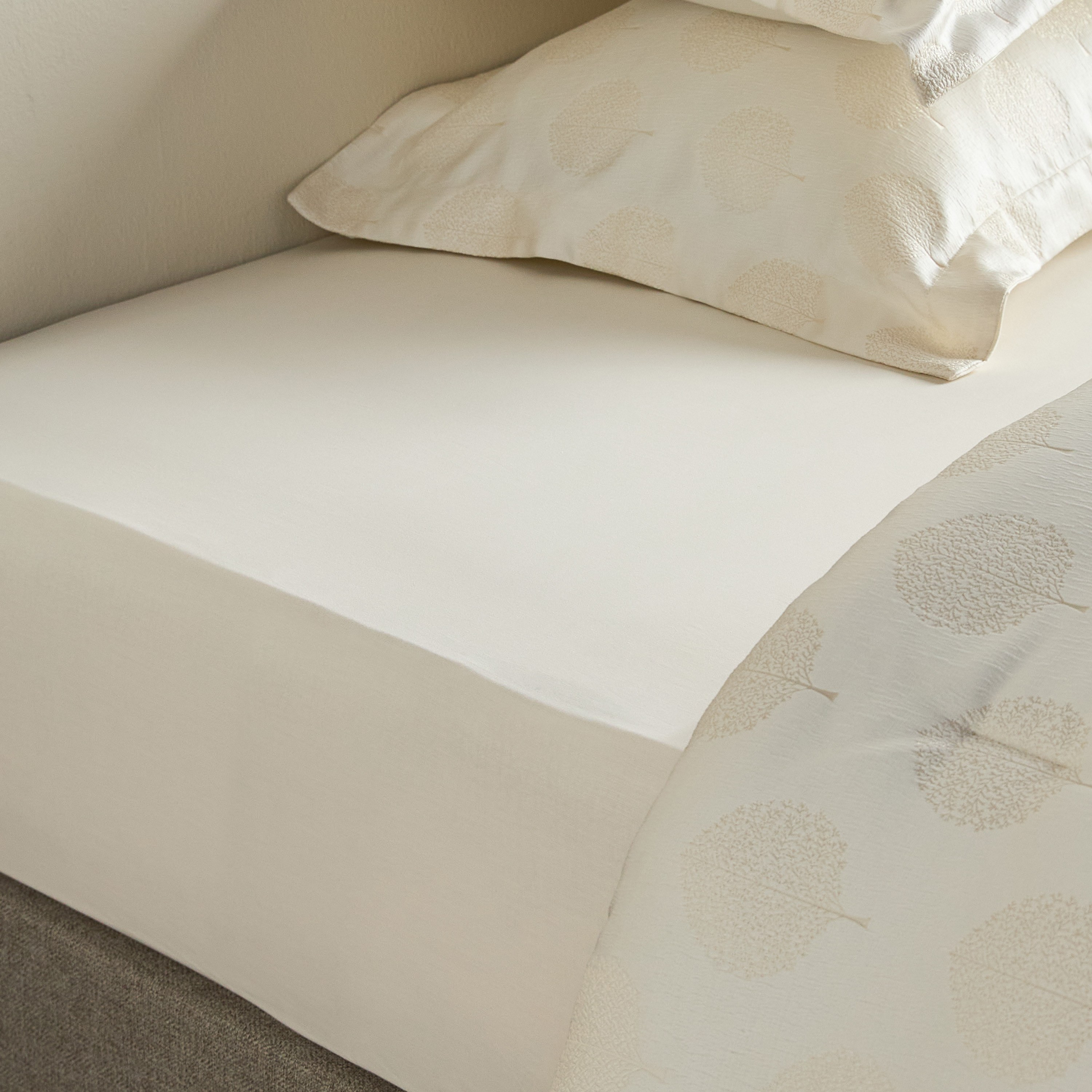Emma Jacquard 6-Piece King Comforter and Sheet Set - 250x260 cm-household-bedding-comfortersandbedspreads-bedinabag-image-5