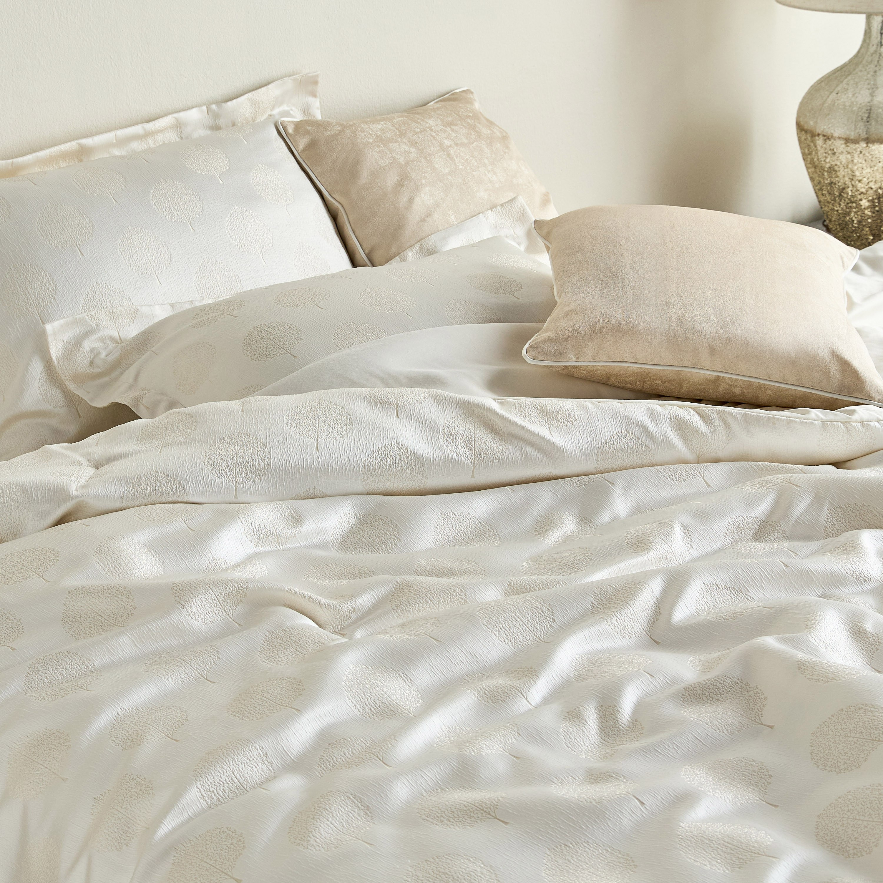 Emma Jacquard 6-Piece King Comforter and Sheet Set - 250x260 cm-household-bedding-comfortersandbedspreads-bedinabag-image-7