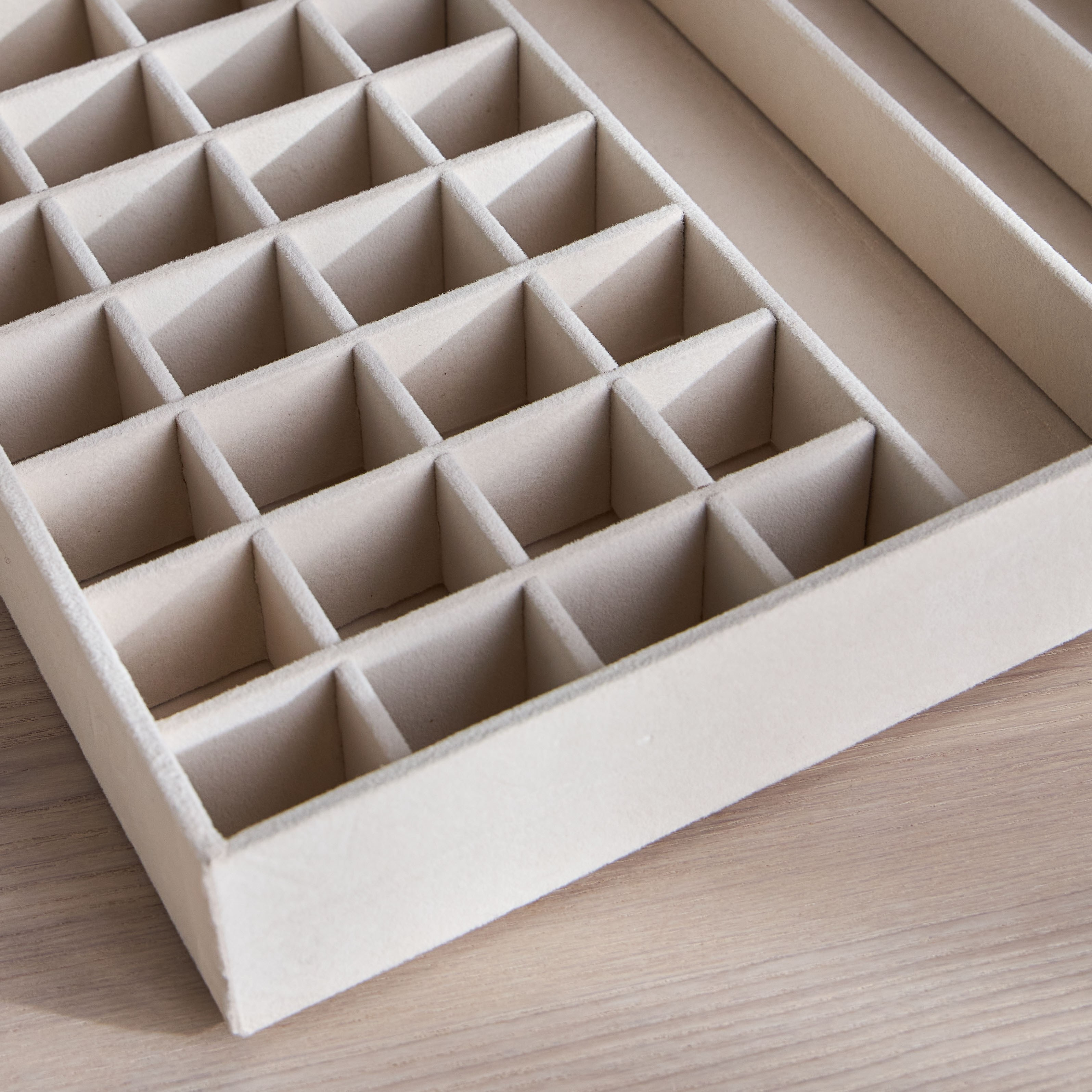 Flosci 31-Compartment Jewellery Tray-household-storage-jewelleryorganizing-jewellerytrays-image-7