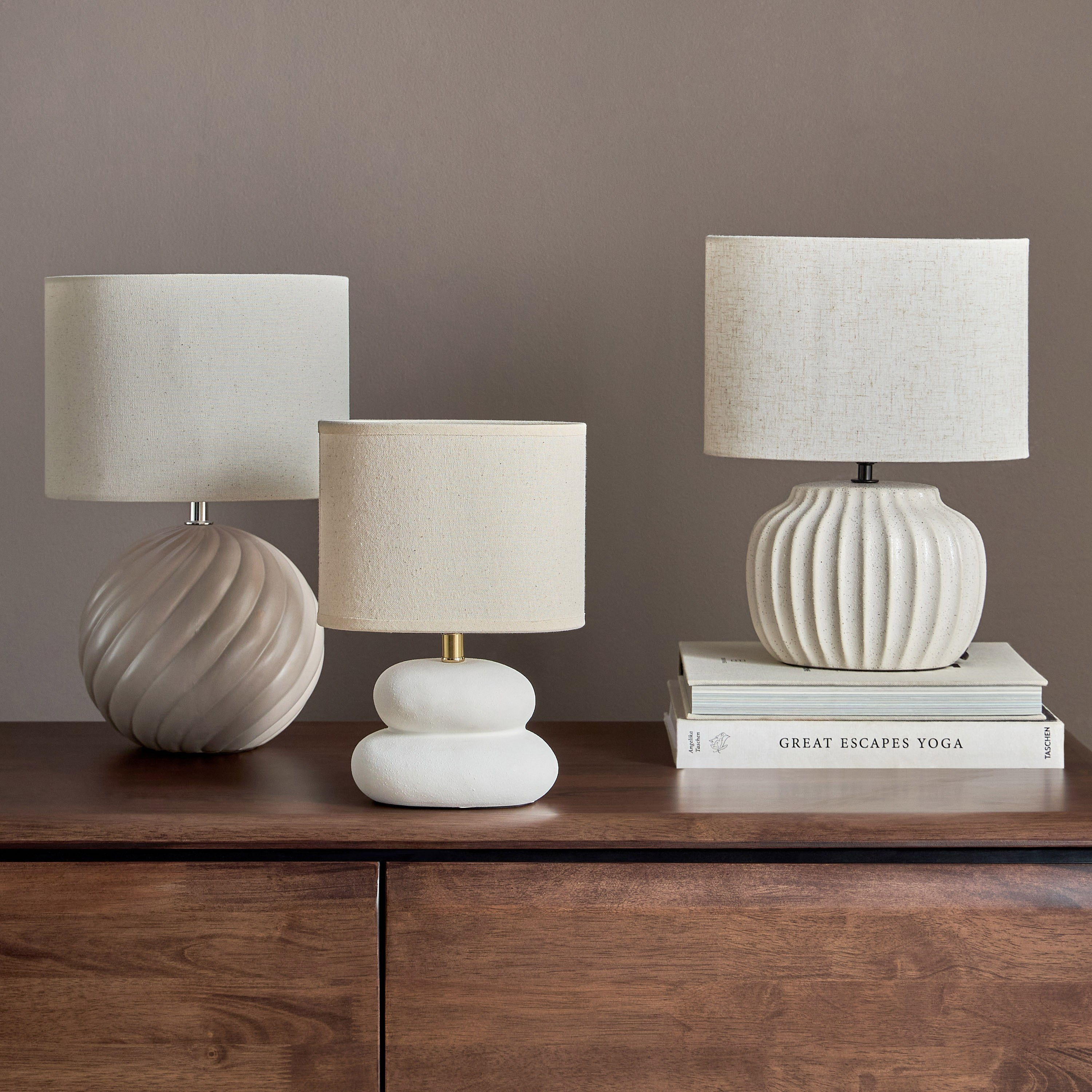 Agata Ceramic Table Lamp - 36 cm-household-lighting-tableanddesklamps-image-4