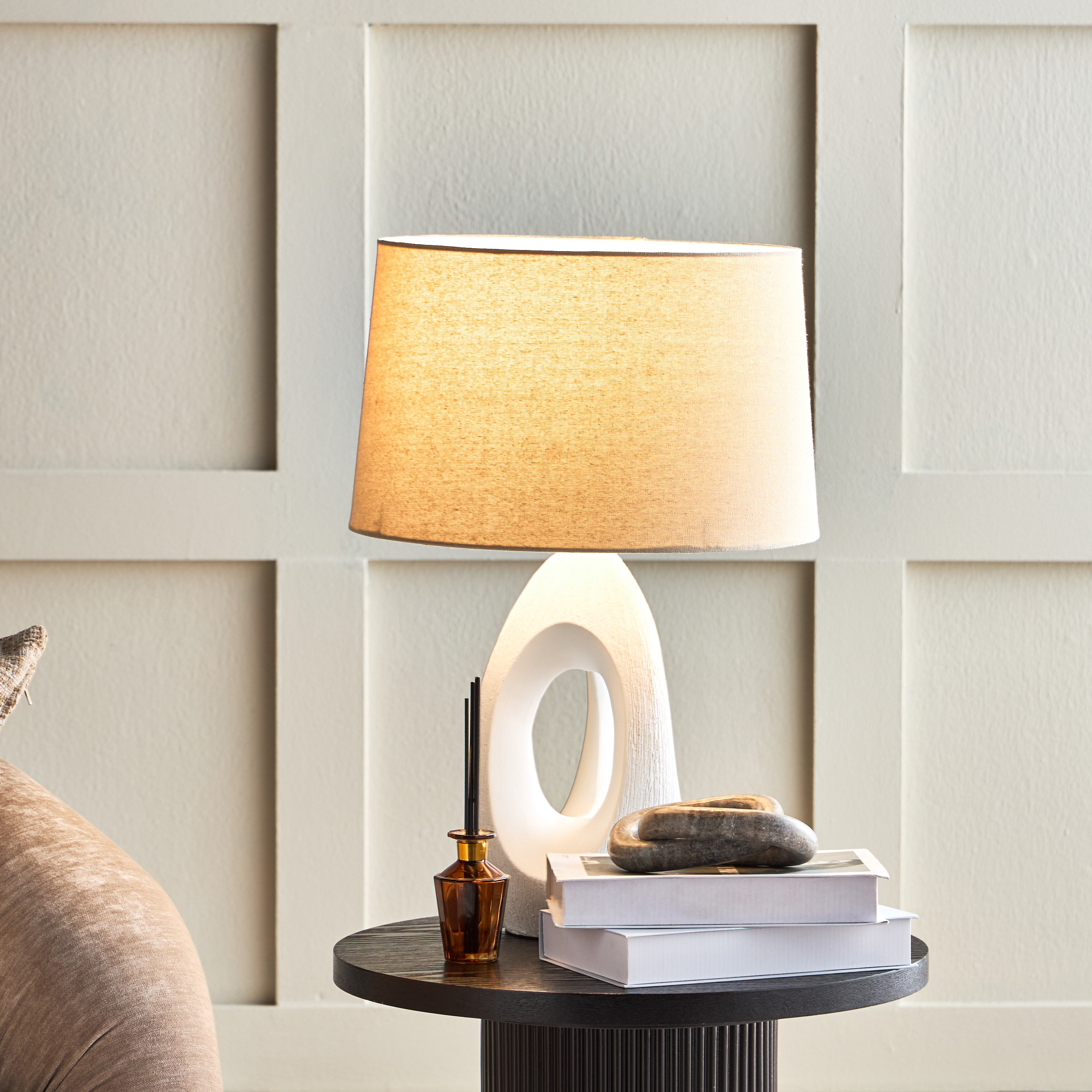 Fleur Ceramic Table Lamp - 60 cm-household-lighting-tableanddesklamps-image-5