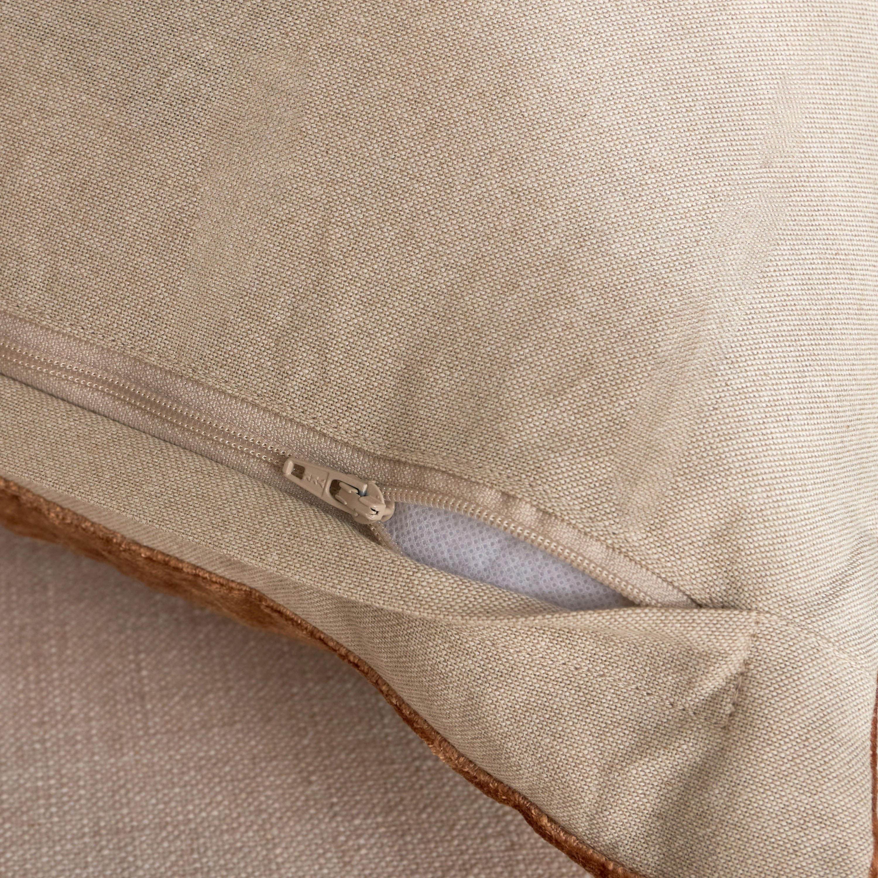 وسادة محشوة أشيانا - تمارا - 50x50 سم-household-cushionsandthrows-filledcushions-decorativecushions-image-3