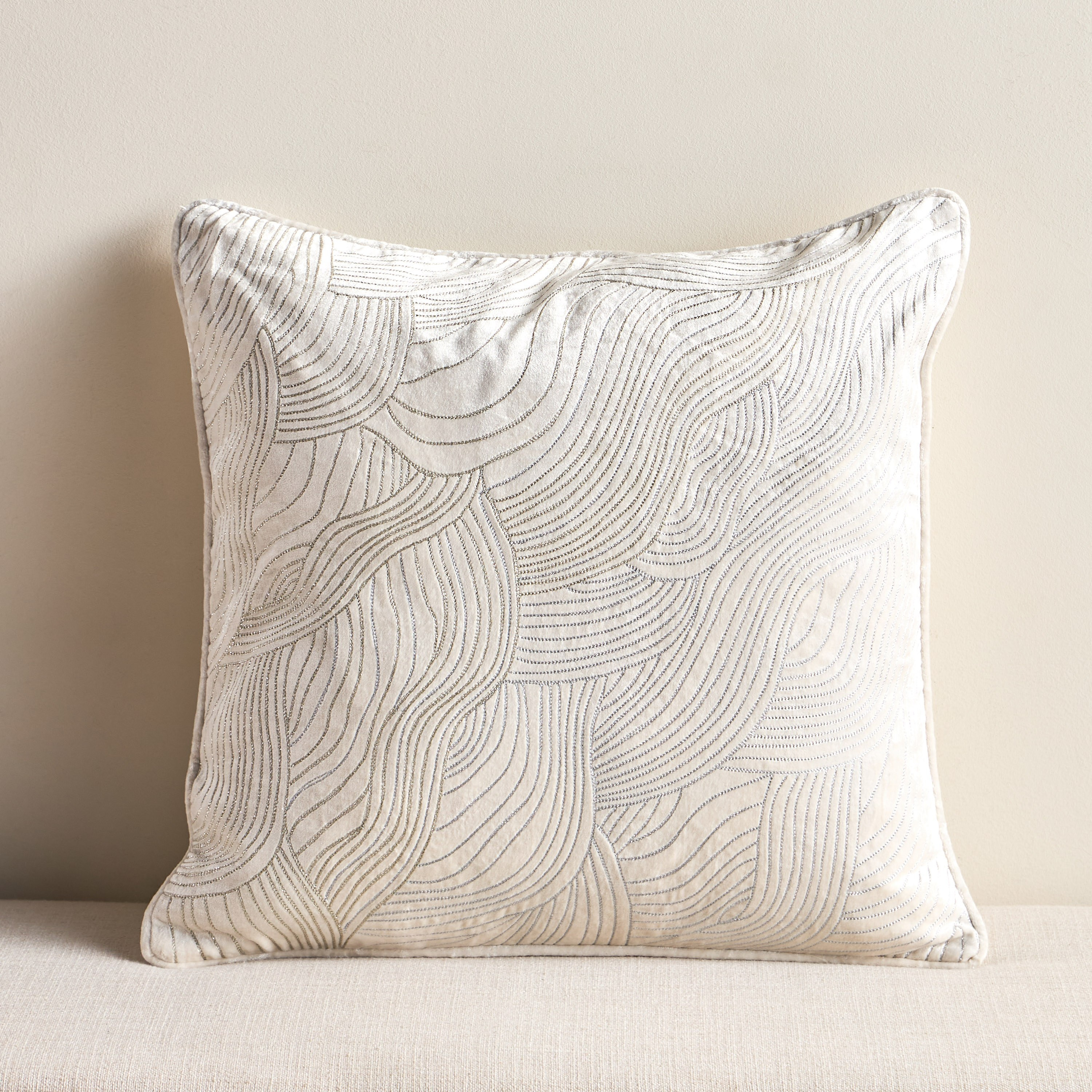 وسادة محشوة مطرزة أنوار من نيكسوس - 50x50 سم-household-cushionsandthrows-filledcushions-decorativecushions-image-1