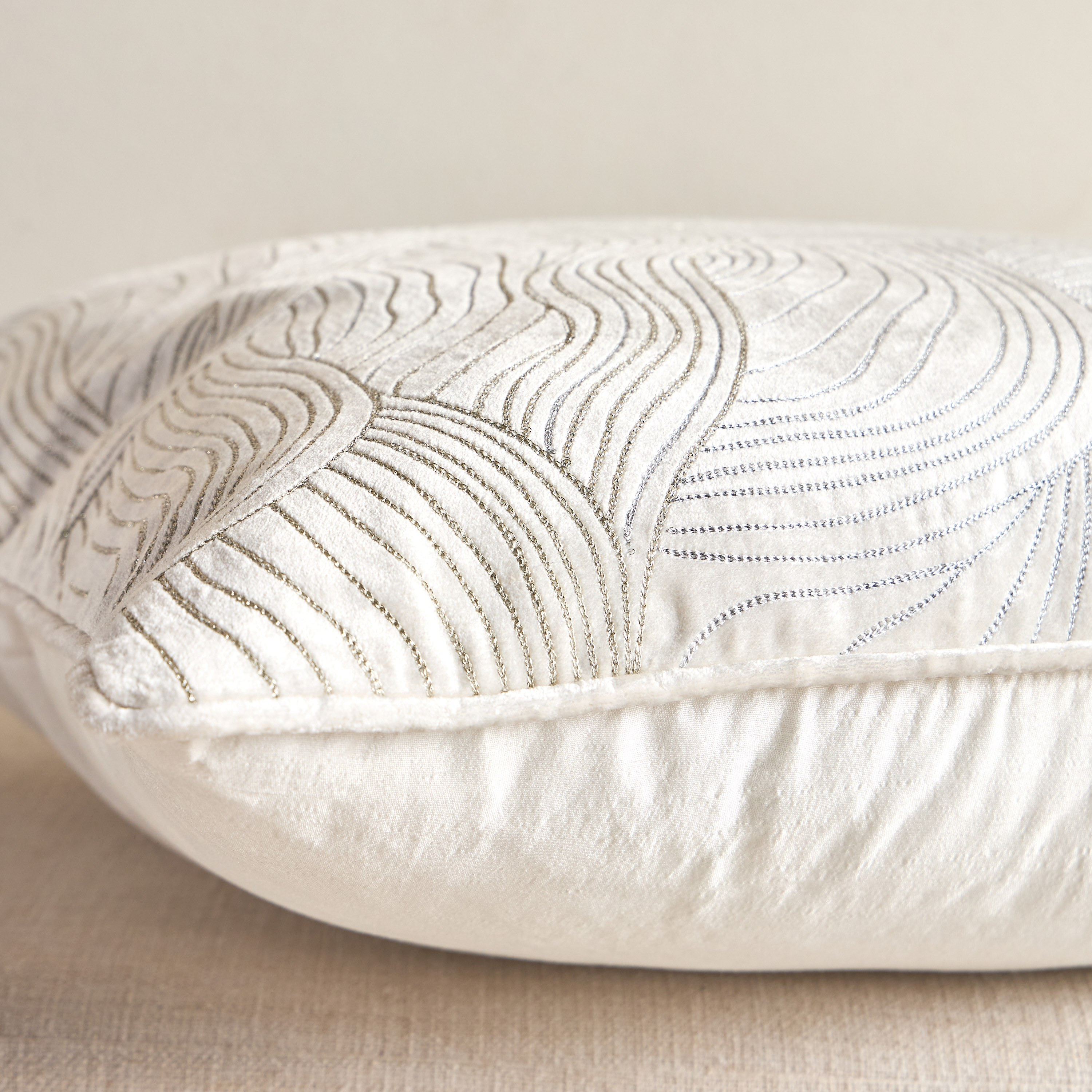 وسادة محشوة مطرزة أنوار من نيكسوس - 50x50 سم-household-cushionsandthrows-filledcushions-decorativecushions-image-2