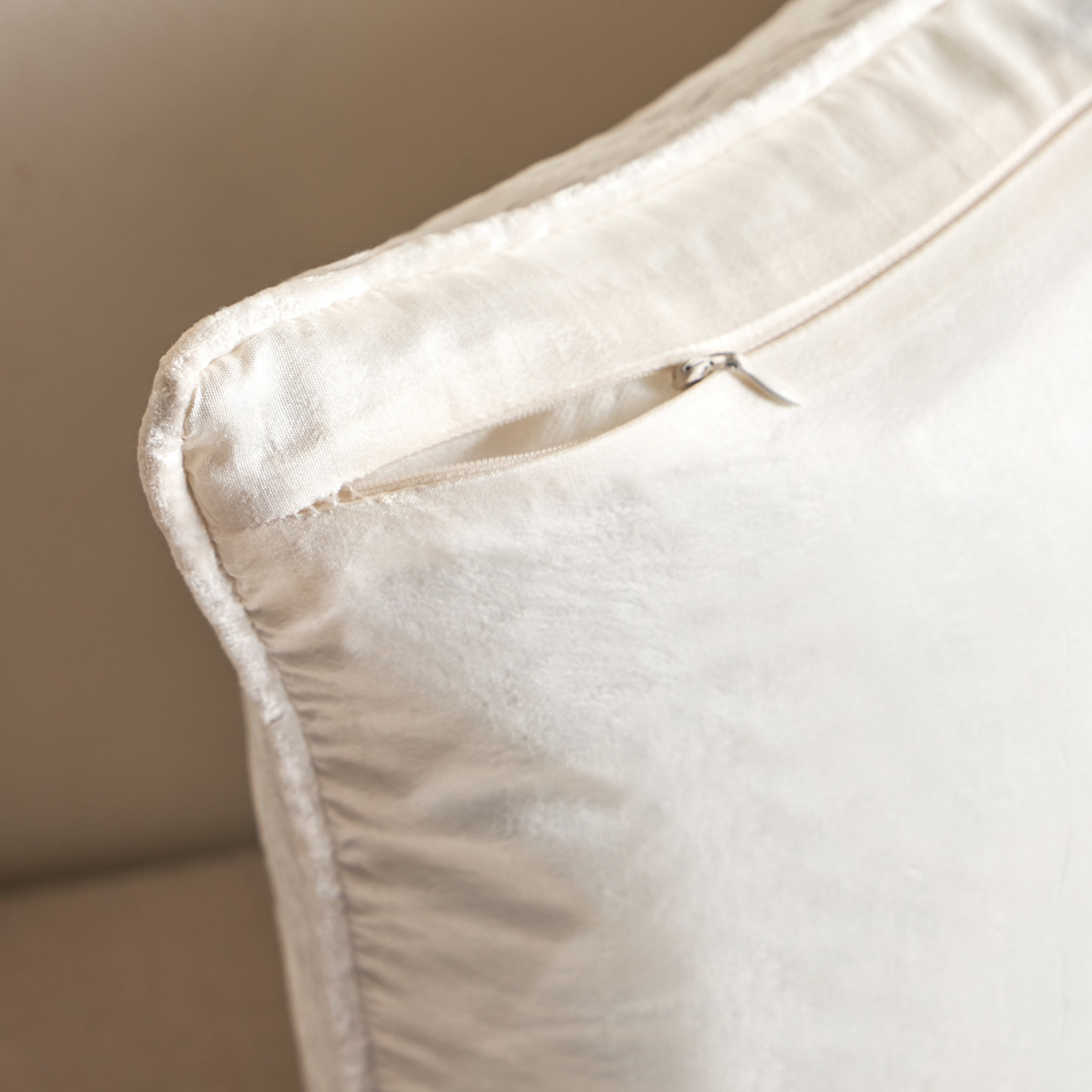 وسادة محشوة مطرزة أنوار من نيكسوس - 50x50 سم-household-cushionsandthrows-filledcushions-decorativecushions-image-3
