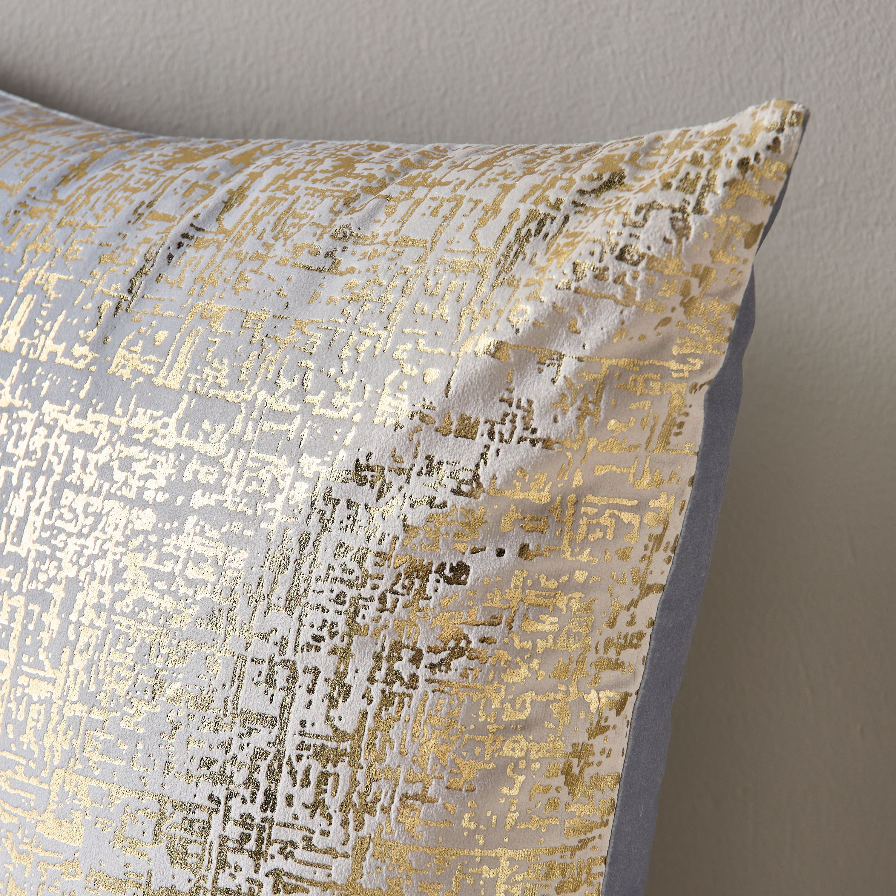 غطاء وسادة بطبعات رقائق معدنية - سيرافينا - 50x50 سم-household-cushionsandthrows-cushioncovers-image-2