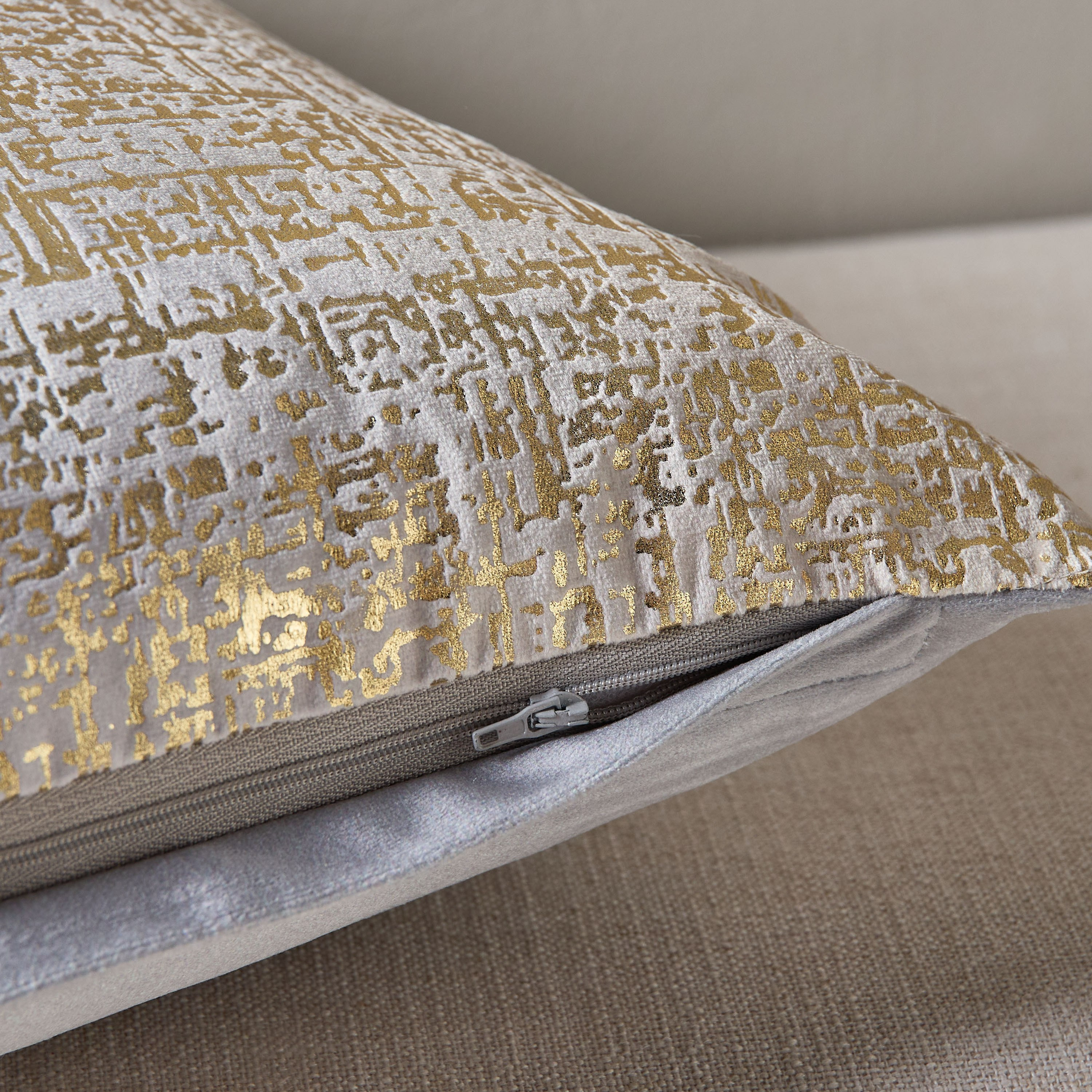 غطاء وسادة بطبعات رقائق معدنية - سيرافينا - 50x50 سم-household-cushionsandthrows-cushioncovers-image-3