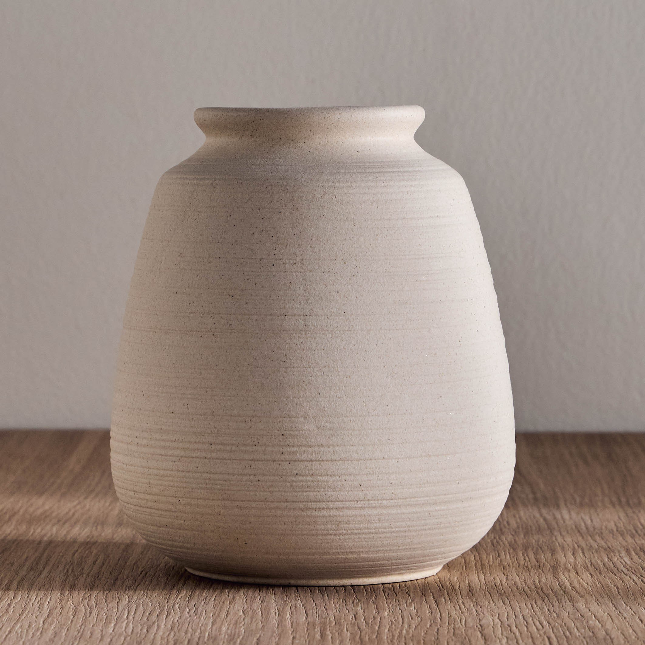 مزهرية سيراميك - تمارا - 21 سم-household-decor-vasesandbowls-image-1