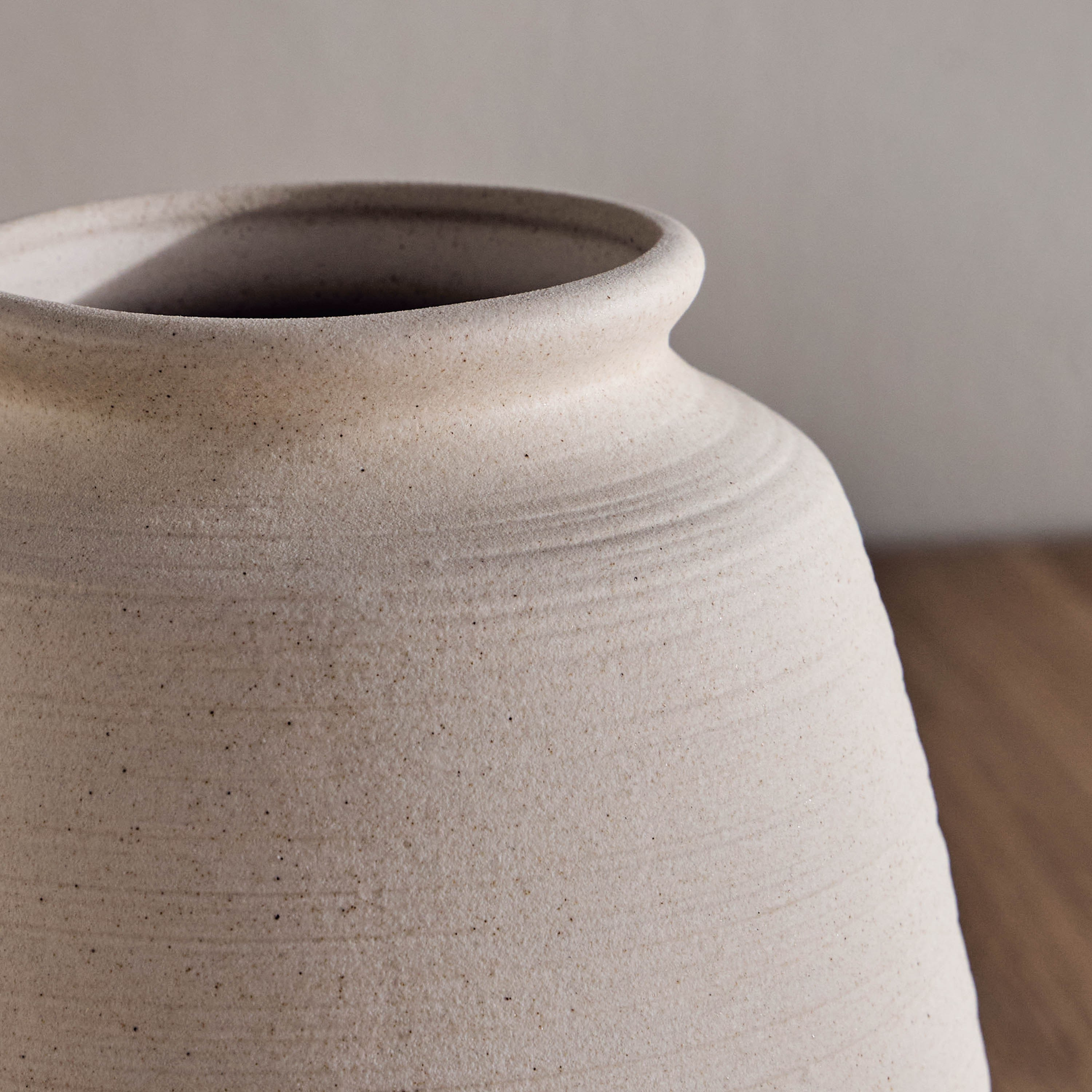 مزهرية سيراميك - تمارا - 21 سم-household-decor-vasesandbowls-image-2