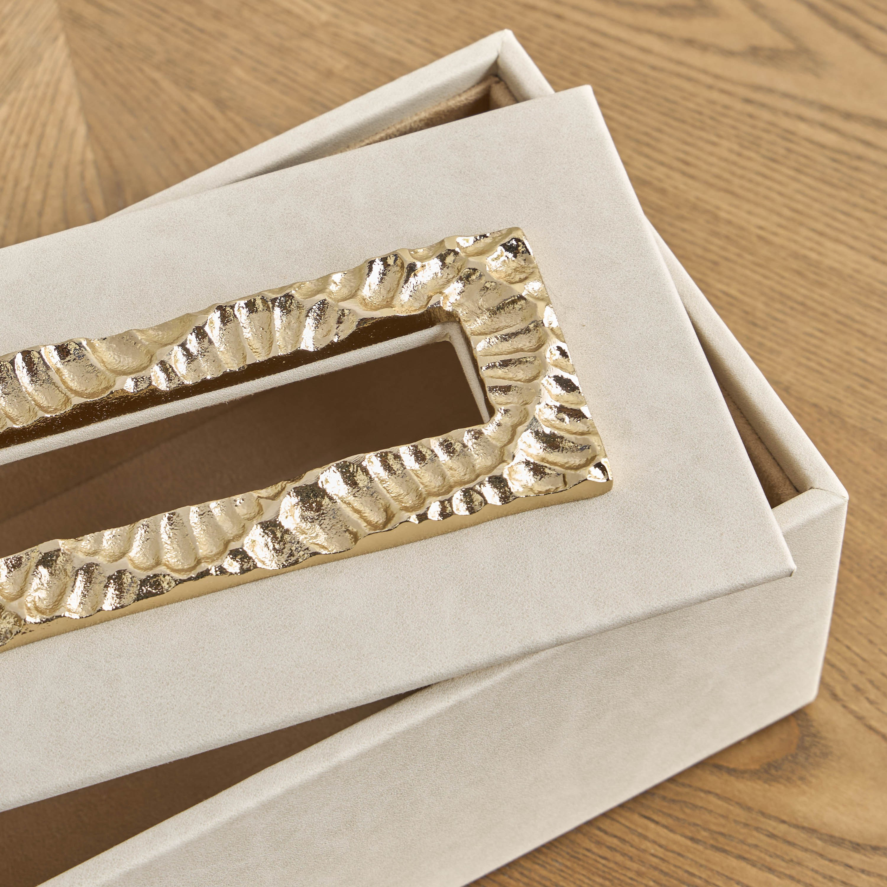 صندوق مناديل - أميرة-household-decor-boxesandtrays-image-3