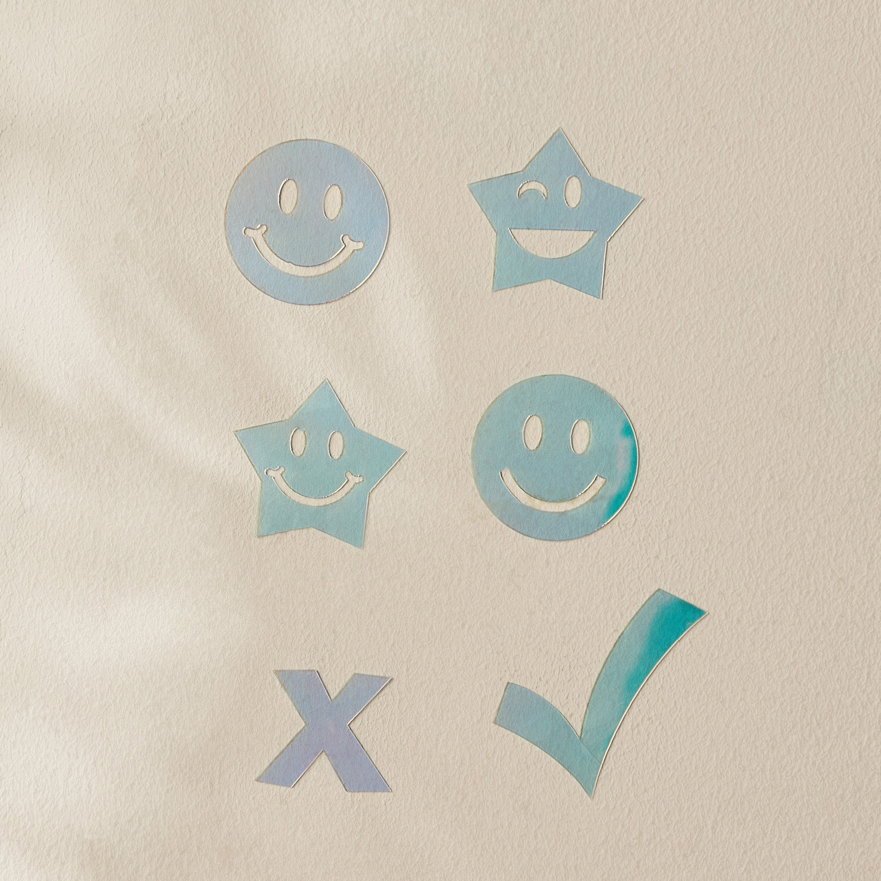 ملصقات حائط أكريليك بتصميم وجوه مبتسمة-babyandkids-decorandlighting-decor-wallart-image-1