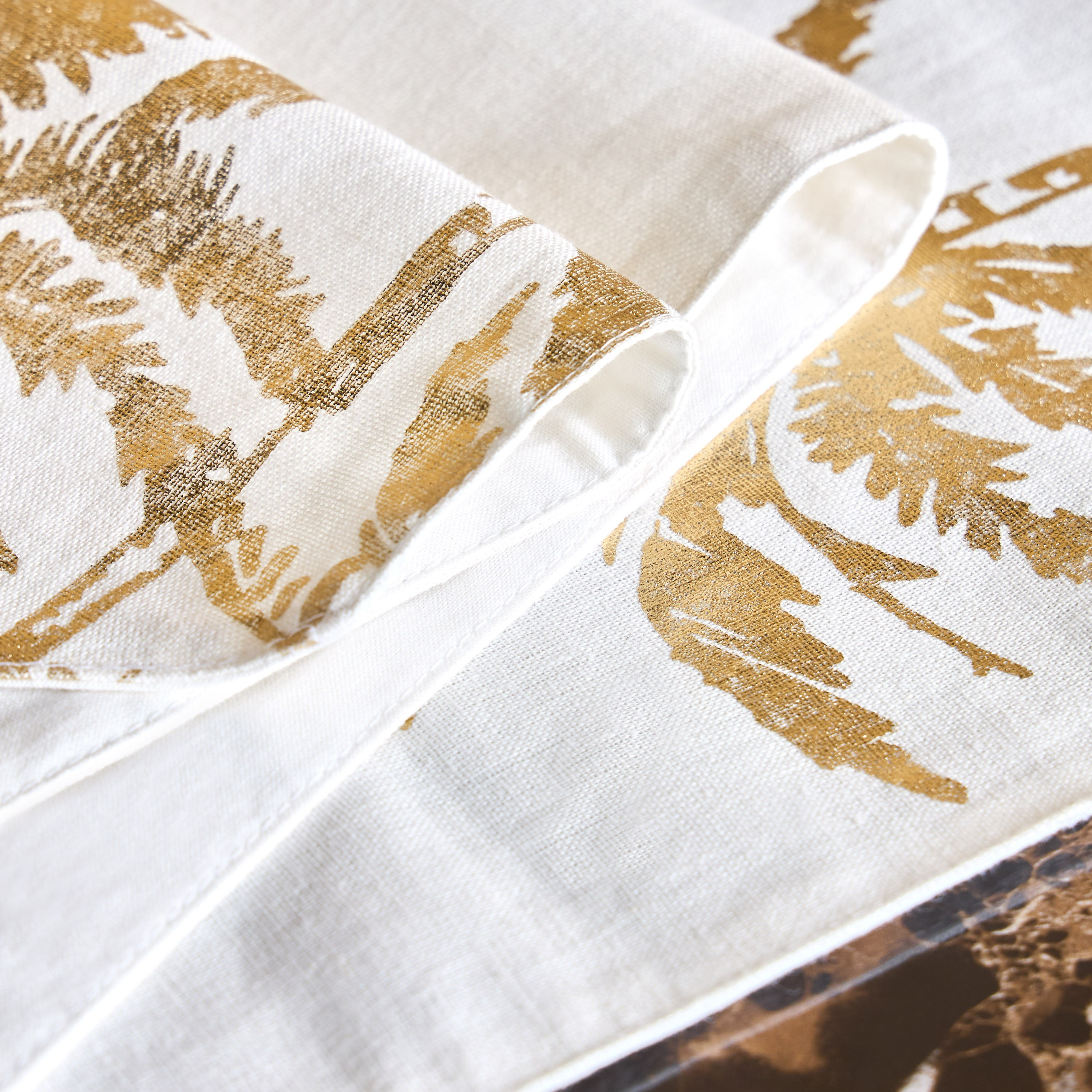 Tamara Table Runner - 33x180 cm-household-dining-tablelinen-runnersandtablecovers-image-2