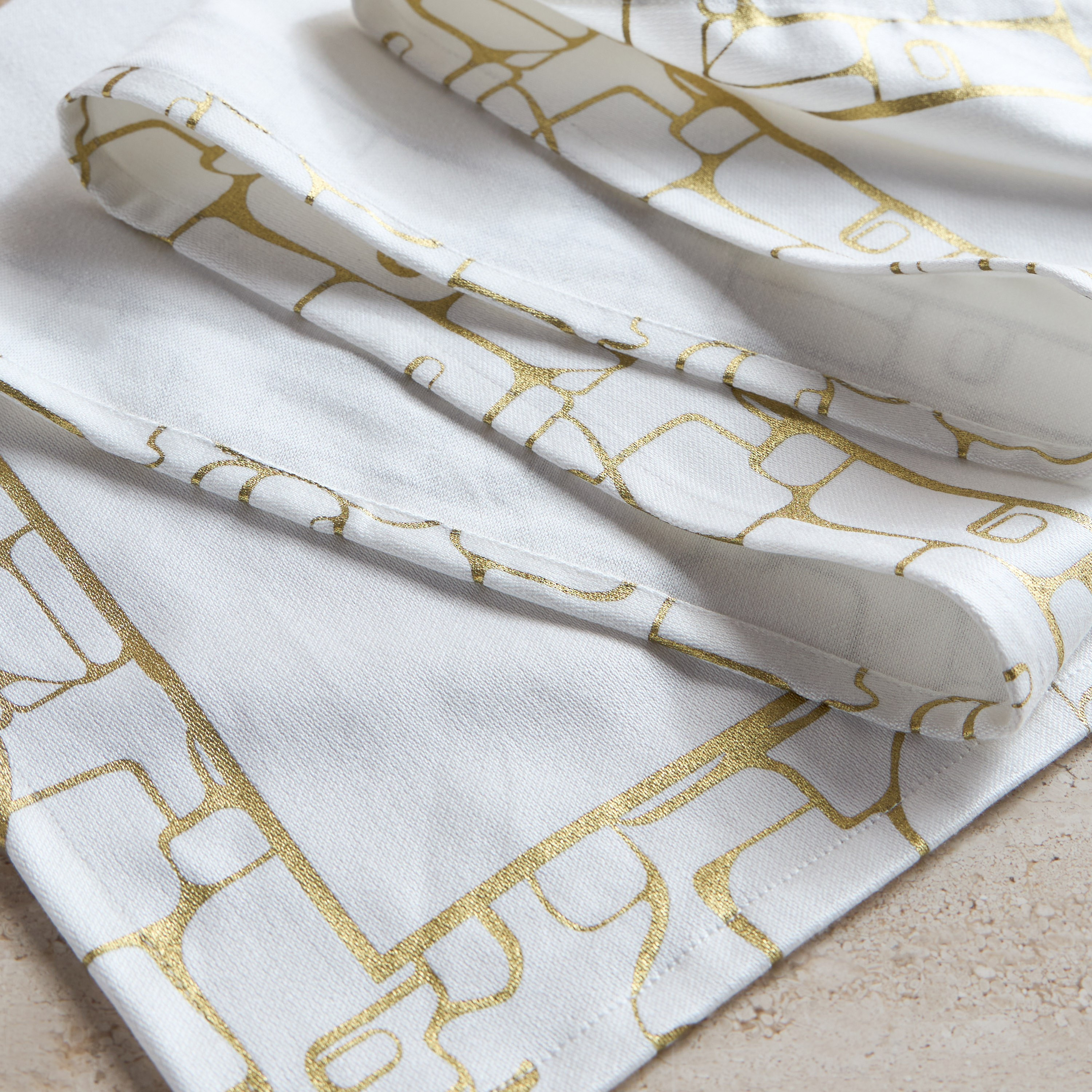 Amirah Runner - 30x180 cm-household-dining-tablelinen-runnersandtablecovers-image-2