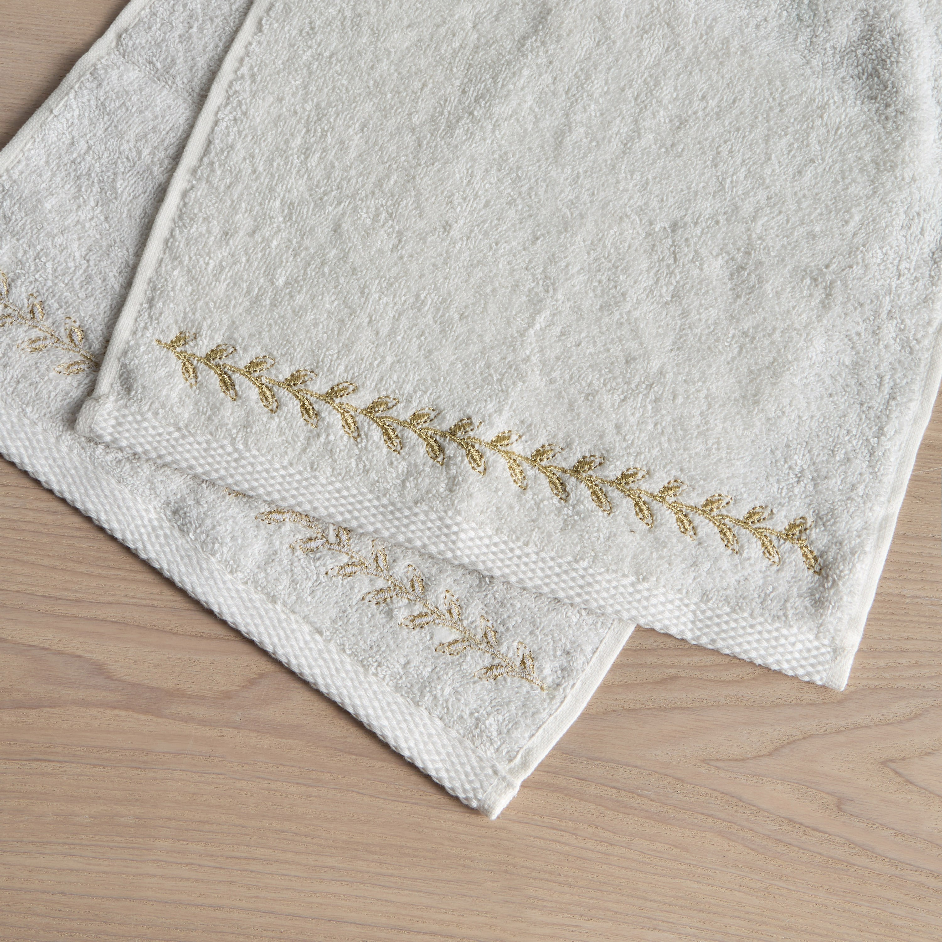 Petals 4-Piece 550 GSM Turkish Cotton Fingertip Towel Set - 30x30 cm-household-bathandlaundry-bathlinen-towels-image-3