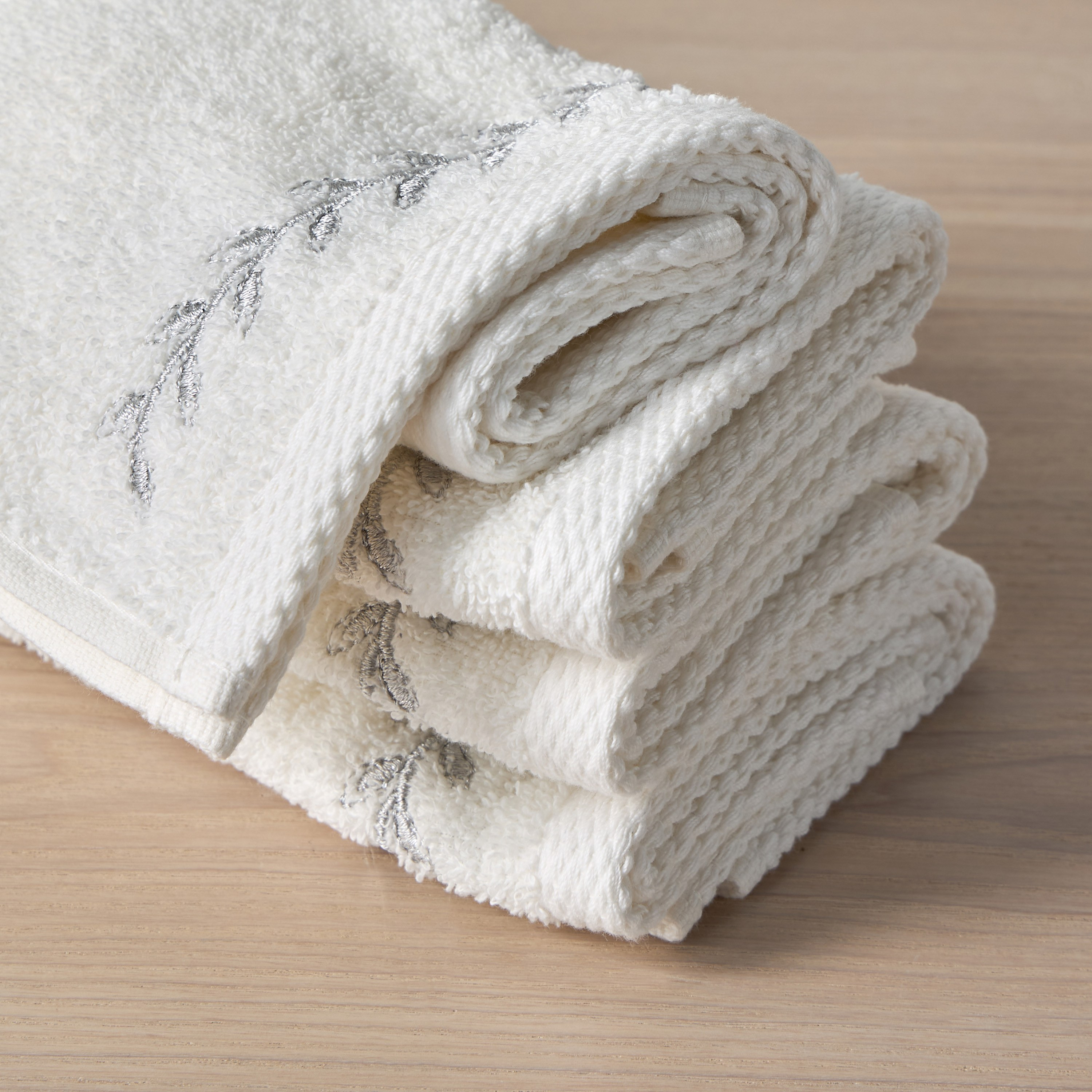 Petals 4-Piece 550 GSM Turkish Cotton Fingertip Towel Set - 30x30 cm-household-bathandlaundry-bathlinen-towels-image-2