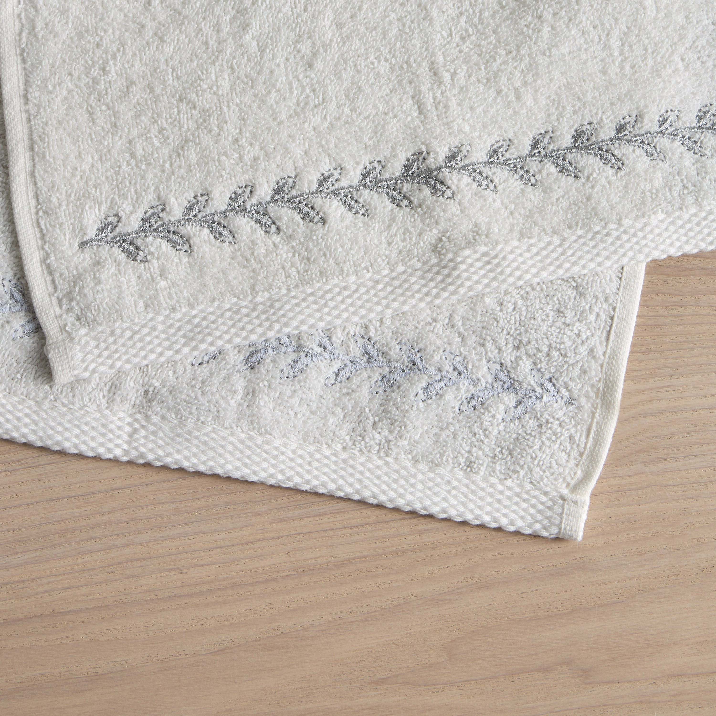 Petals 4-Piece 550 GSM Turkish Cotton Fingertip Towel Set - 30x30 cm-household-bathandlaundry-bathlinen-towels-image-3