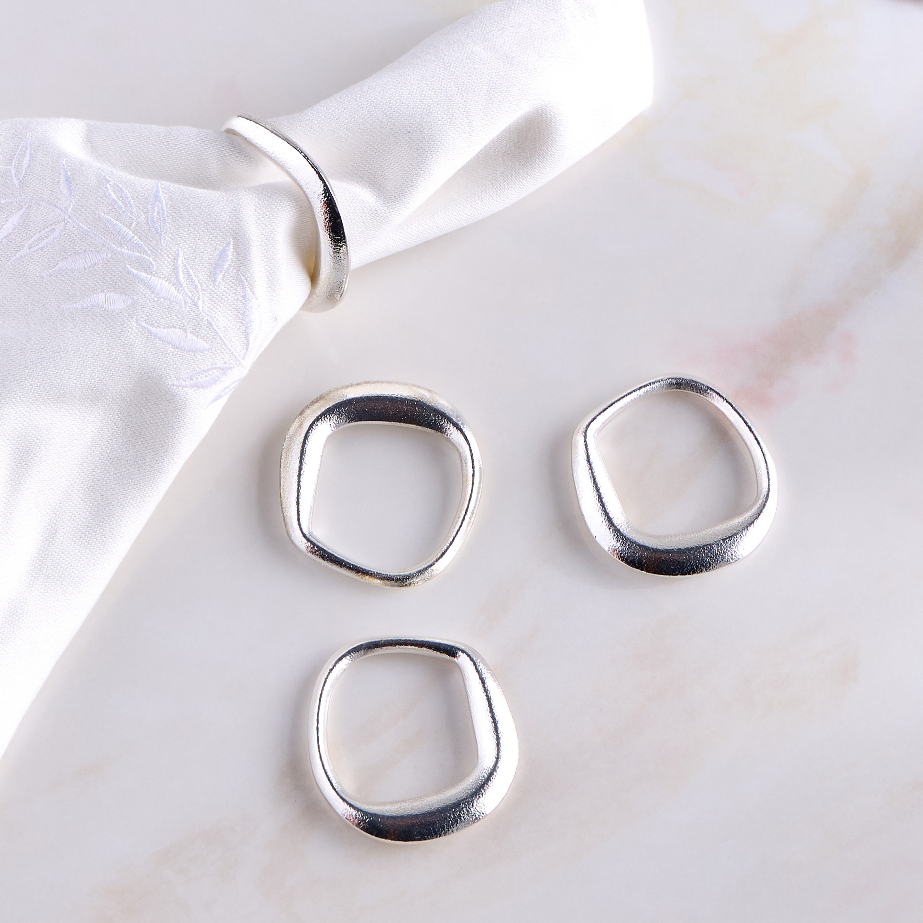 Doree 4-Piece Napkin Ring Set - 4x4 cm-household-dining-tablelinen-napkinsandaccessories-image-1