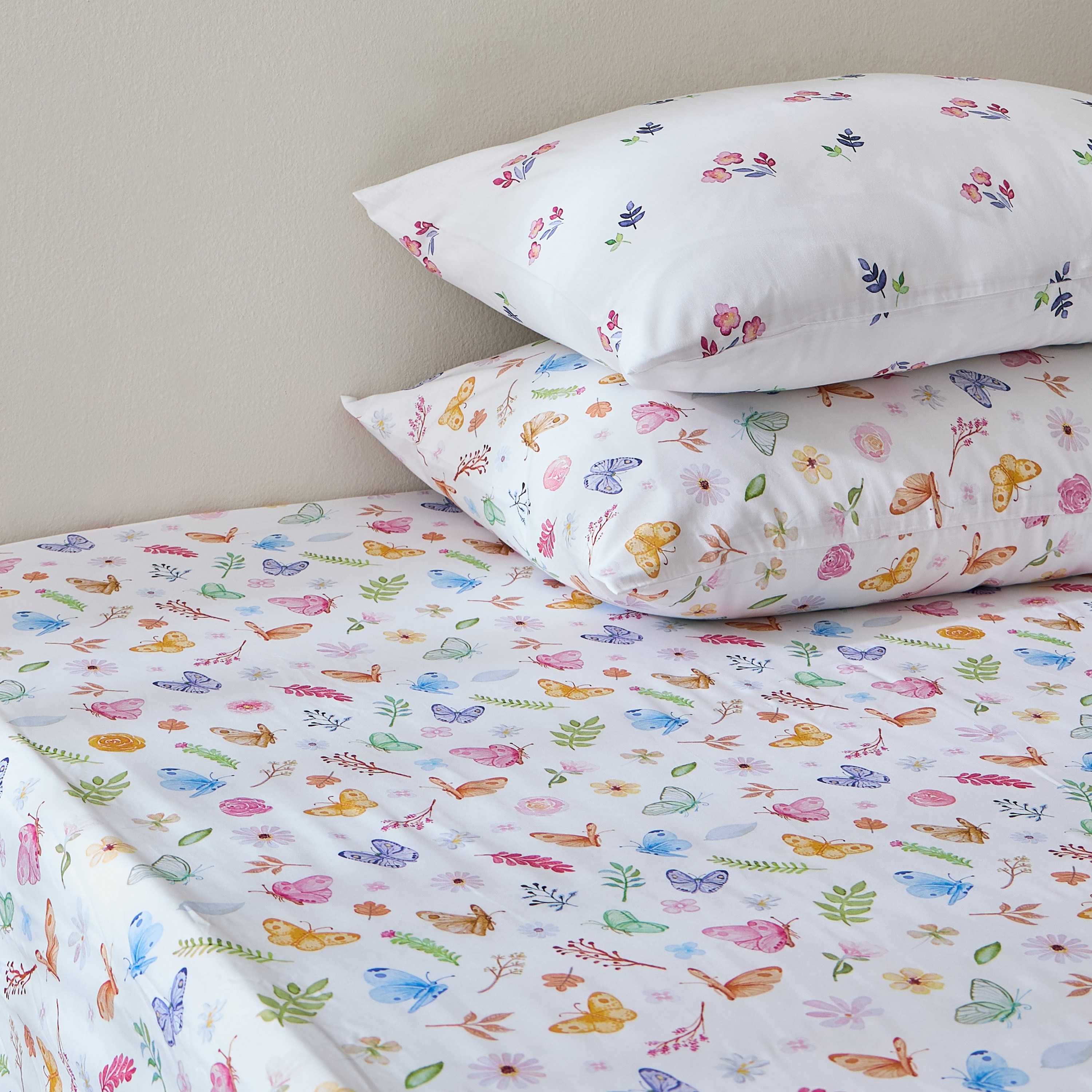 طقم شرشف مطاطي قطن بطبعات أزهار وفراشات قطعتين 144 خيط - 120x200 سم-babyandkids-beddingandwindows-bedding-fittedandflatsheets-image-4