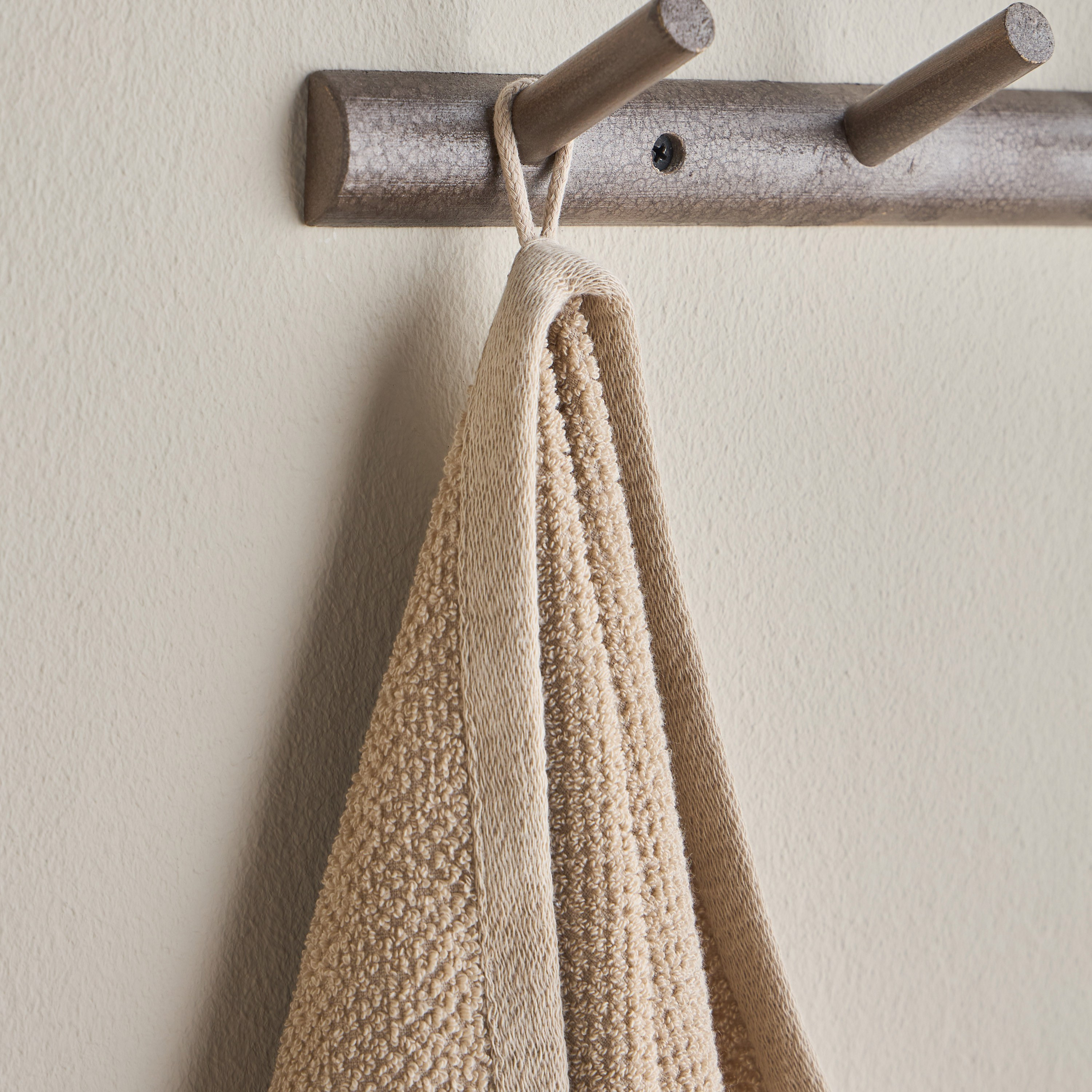 Estella Popcorn 420 GSM Turkish Cotton Bath Towel - 70x140 cm-household-bathandlaundry-bathlinen-towels-image-4