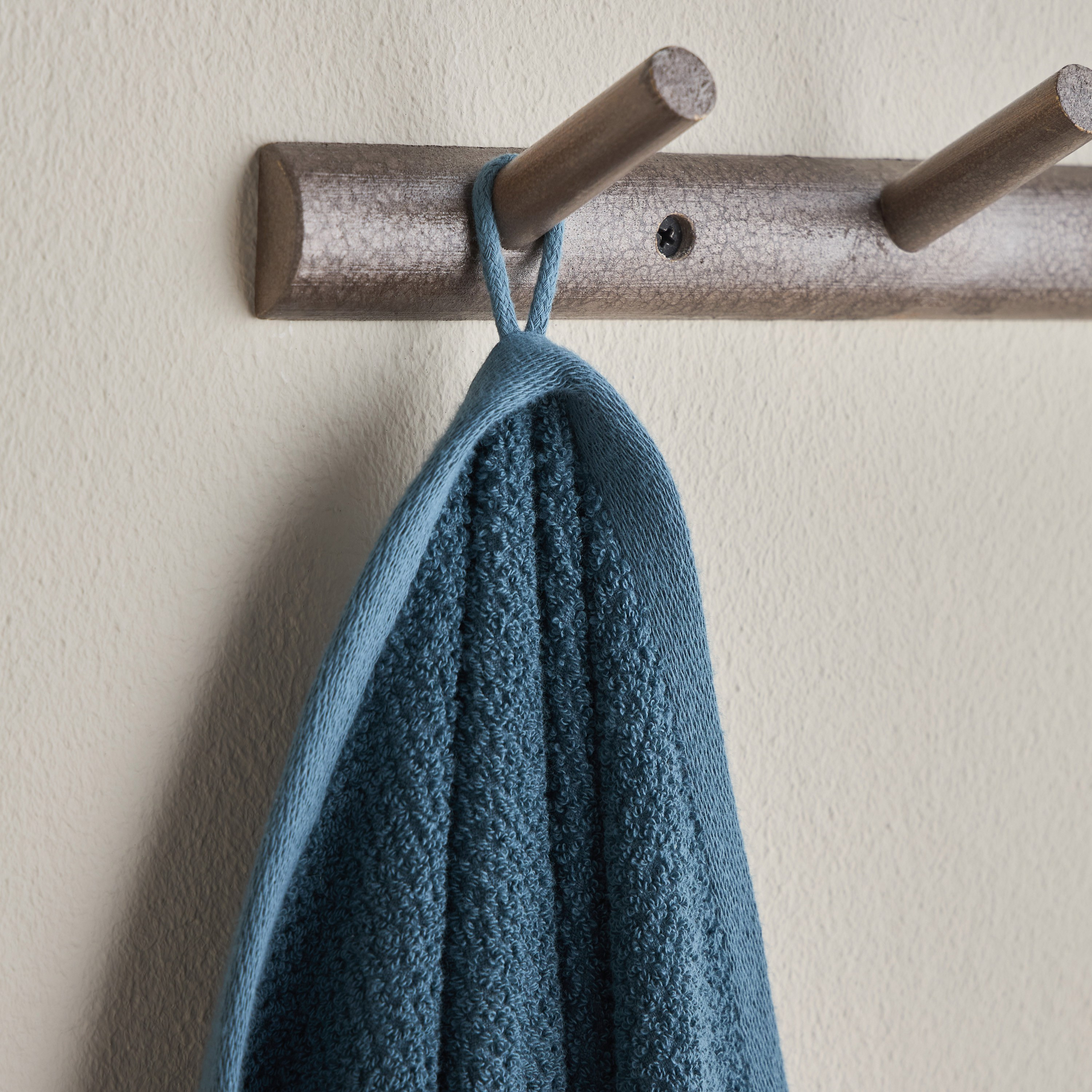 Estella Popcorn 420 GSM Turkish Cotton Bath Towel - 70x140 cm-household-bathandlaundry-bathlinen-towels-image-4