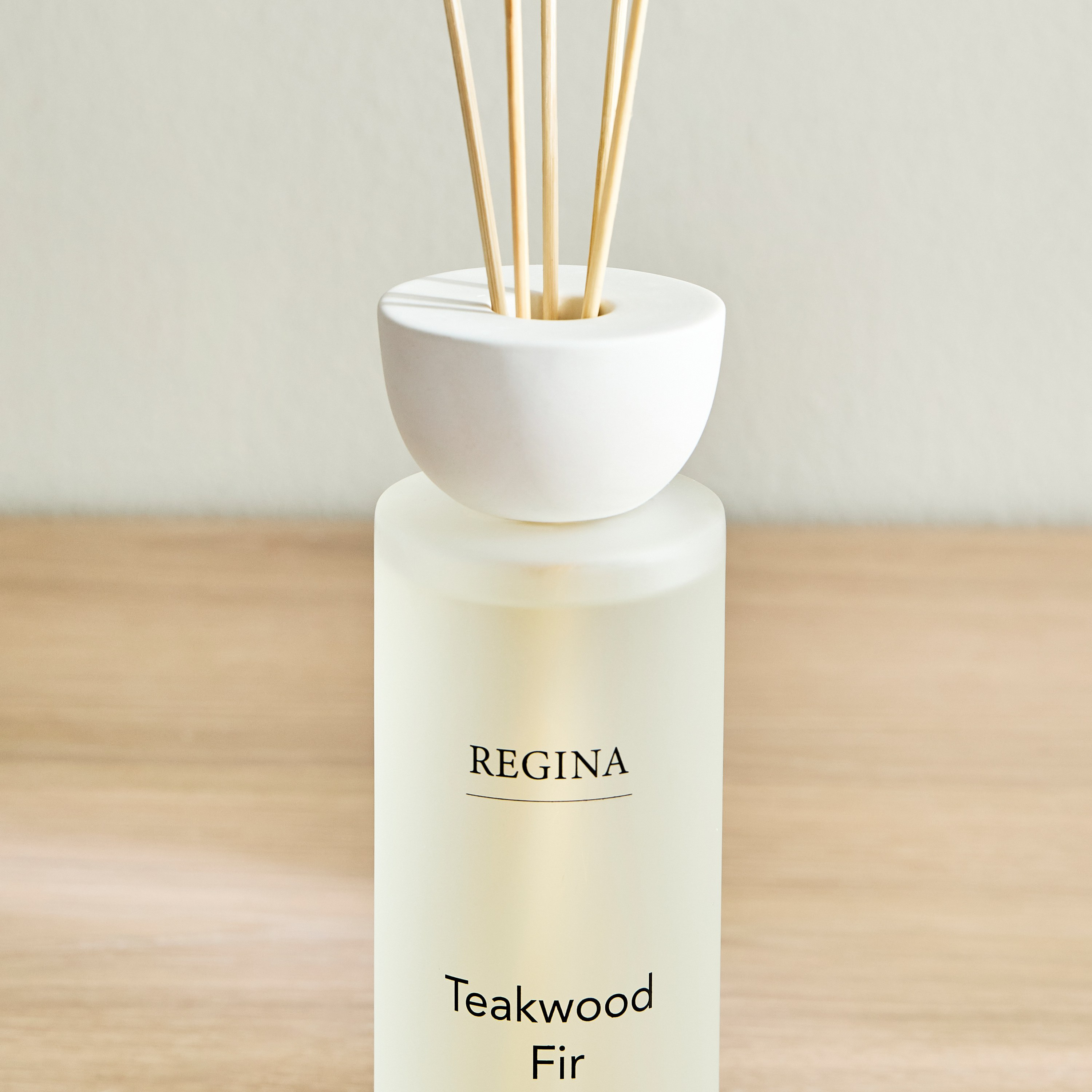 موزع عطور بالأعواد برائحة خشب الساج والتنوب - فراجرانزا ريجينا - 400 مل-household-homefragrance-reeddiffusers-image-3