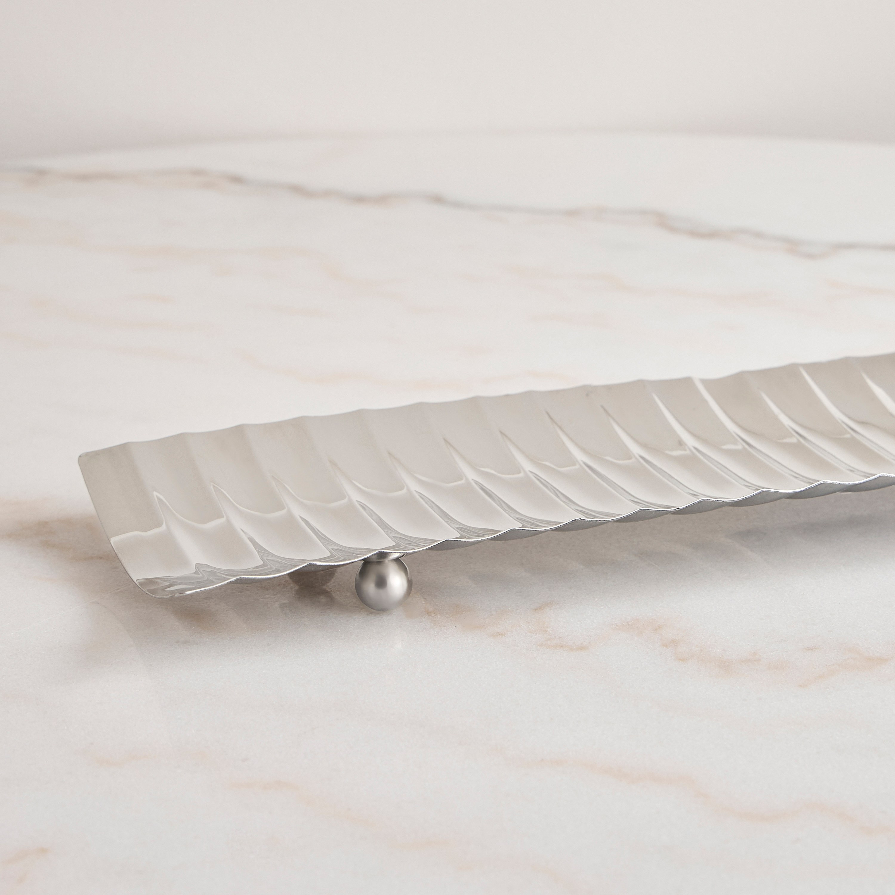 صحن ديكور معدن ماغنوس - هدى - 13×40 سم-household-decor-boxesandtrays-image-3