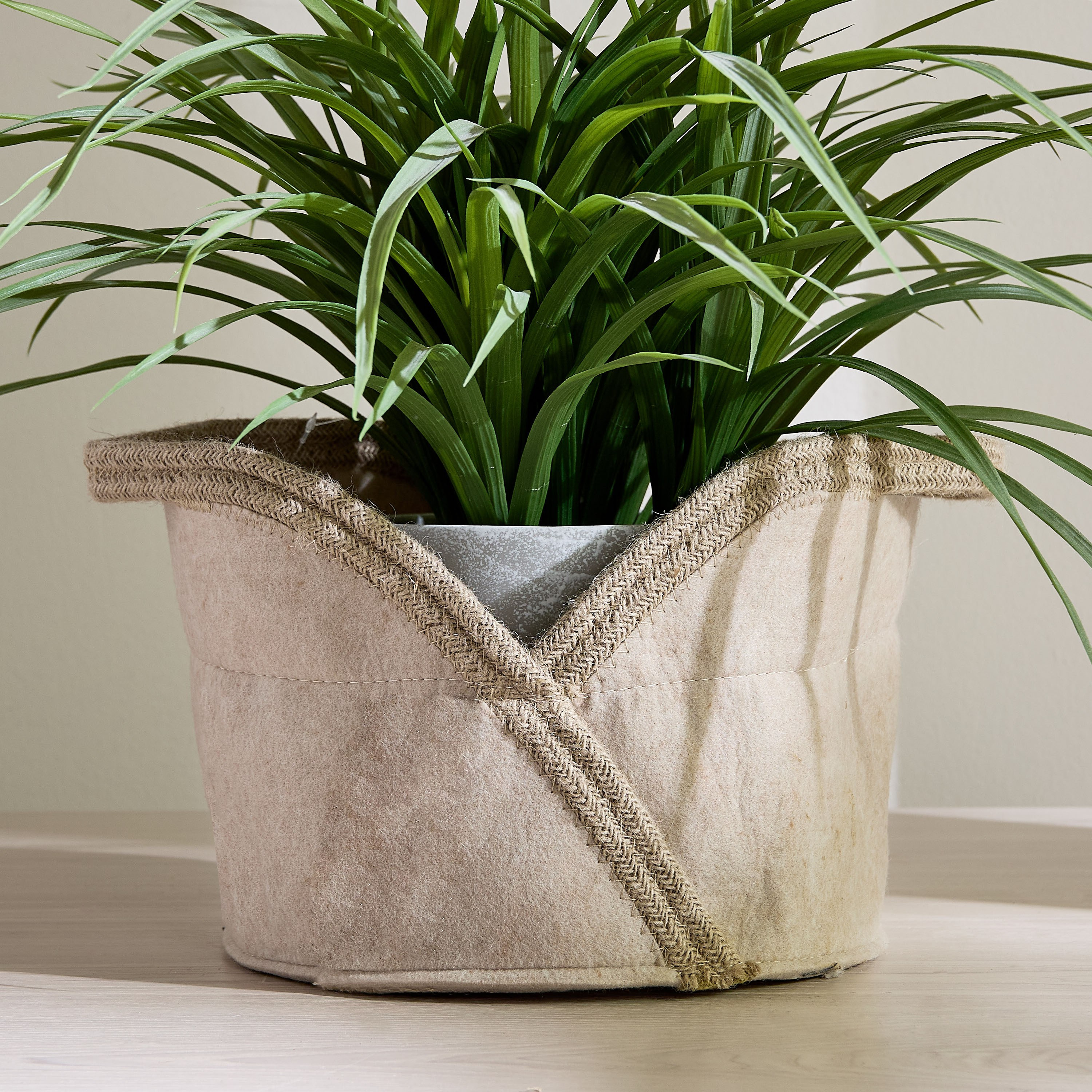 Aronica Jute Planter - 23 cm-household-gardenandoutdoor-potsandplanters-planters-image-1