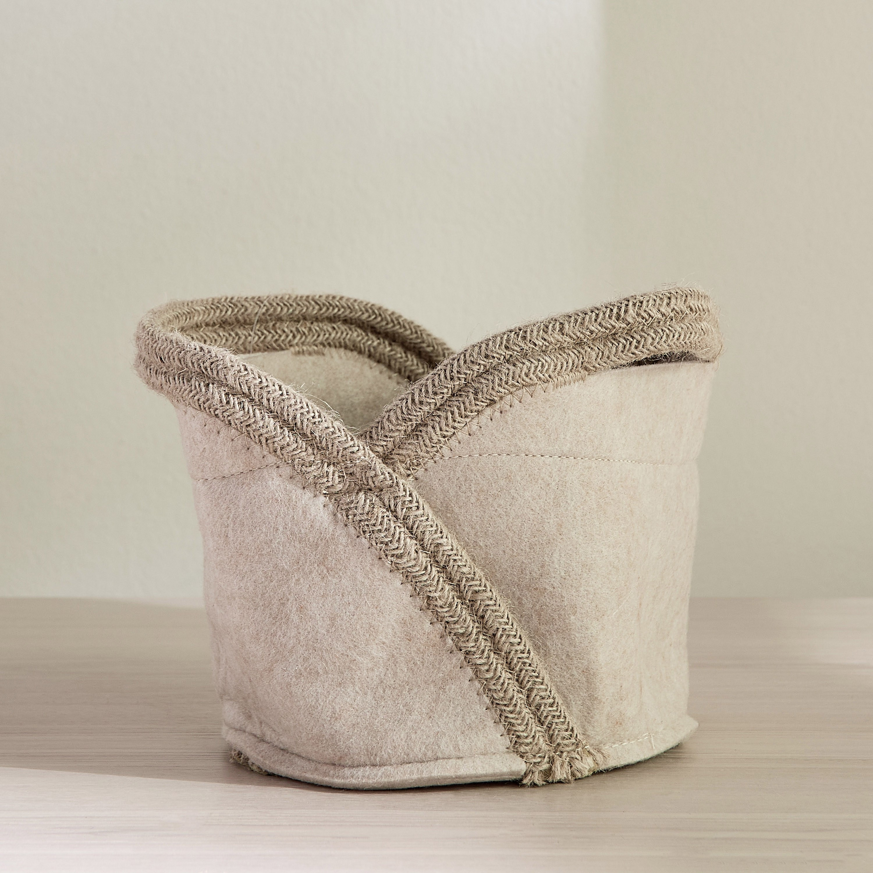 Aronica Felt Rope Planter - 23 cm-household-gardenandoutdoor-potsandplanters-planters-image-2