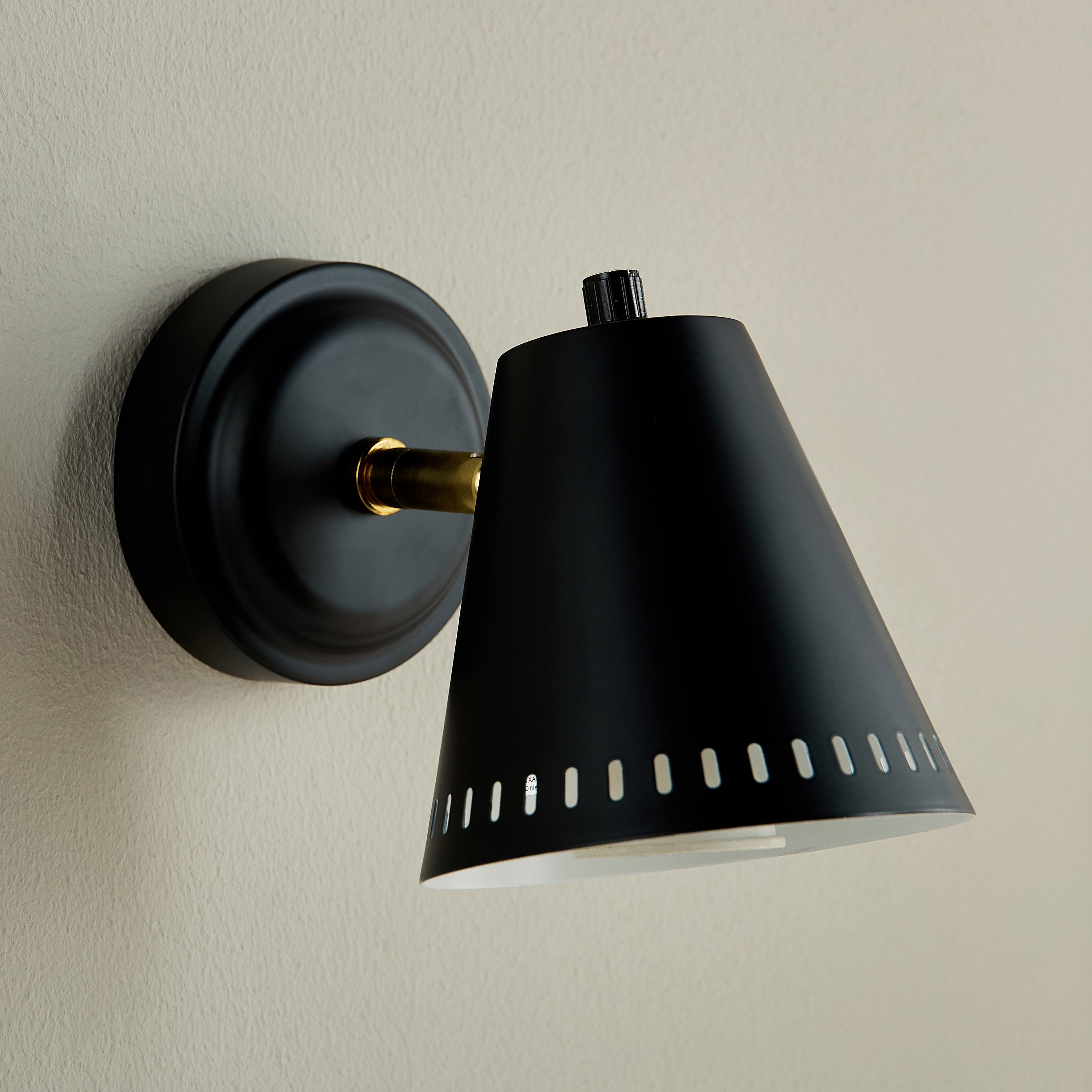 Sheno Metal Wall Lamp
