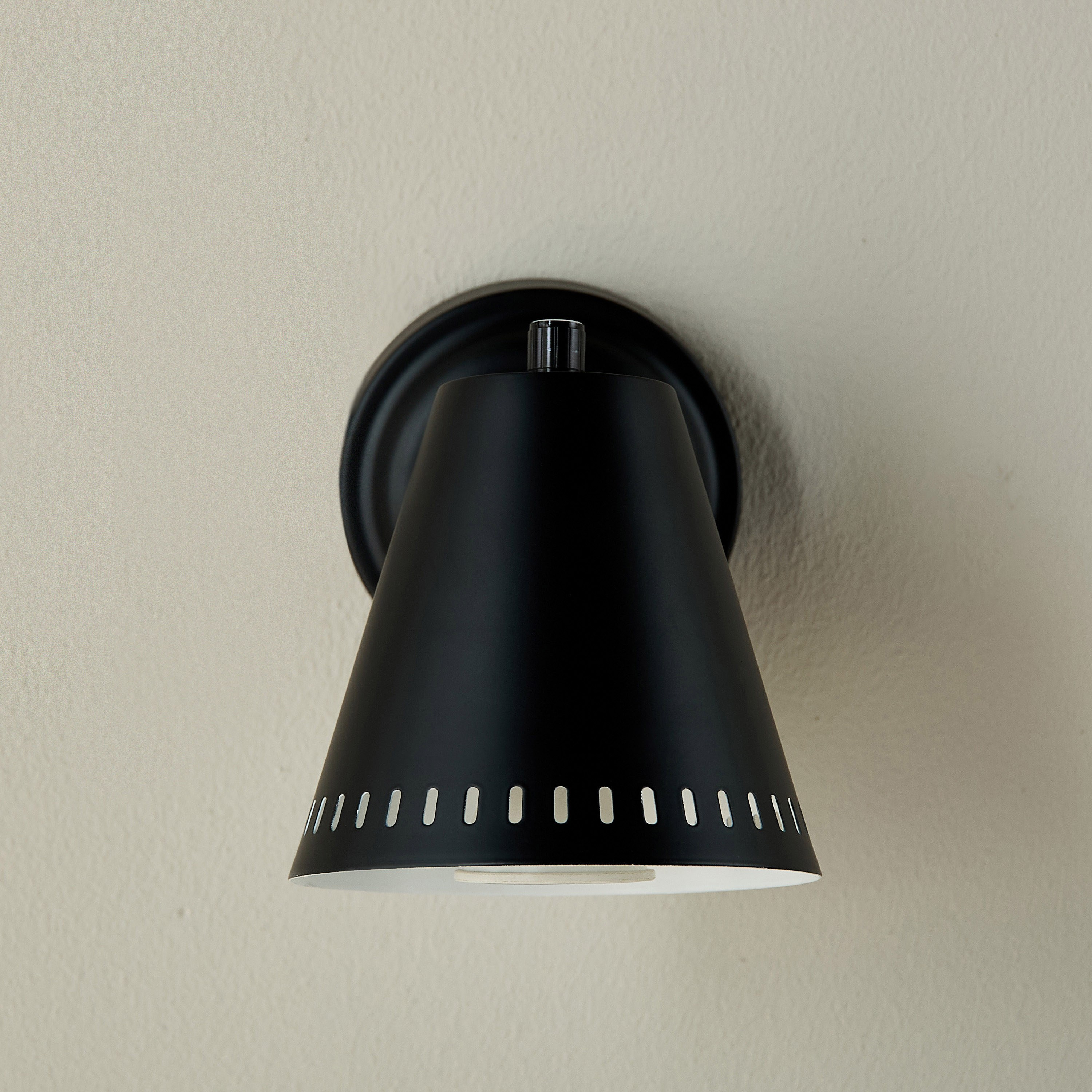 Sheno Metal Wall Lamp-household-lighting-walllamps-image-2