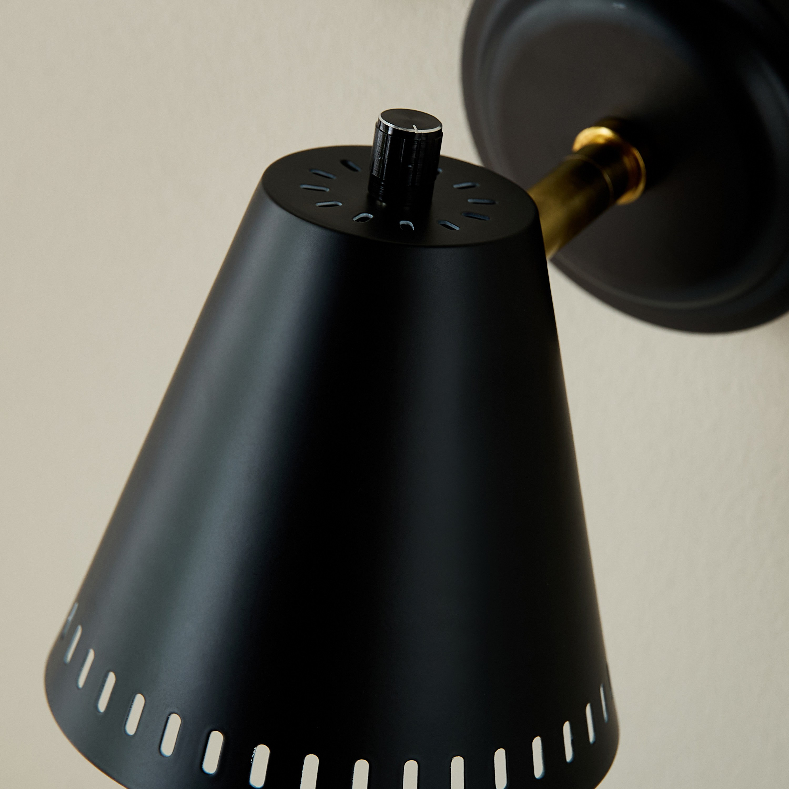 Sheno Metal Wall Lamp-household-lighting-walllamps-image-4