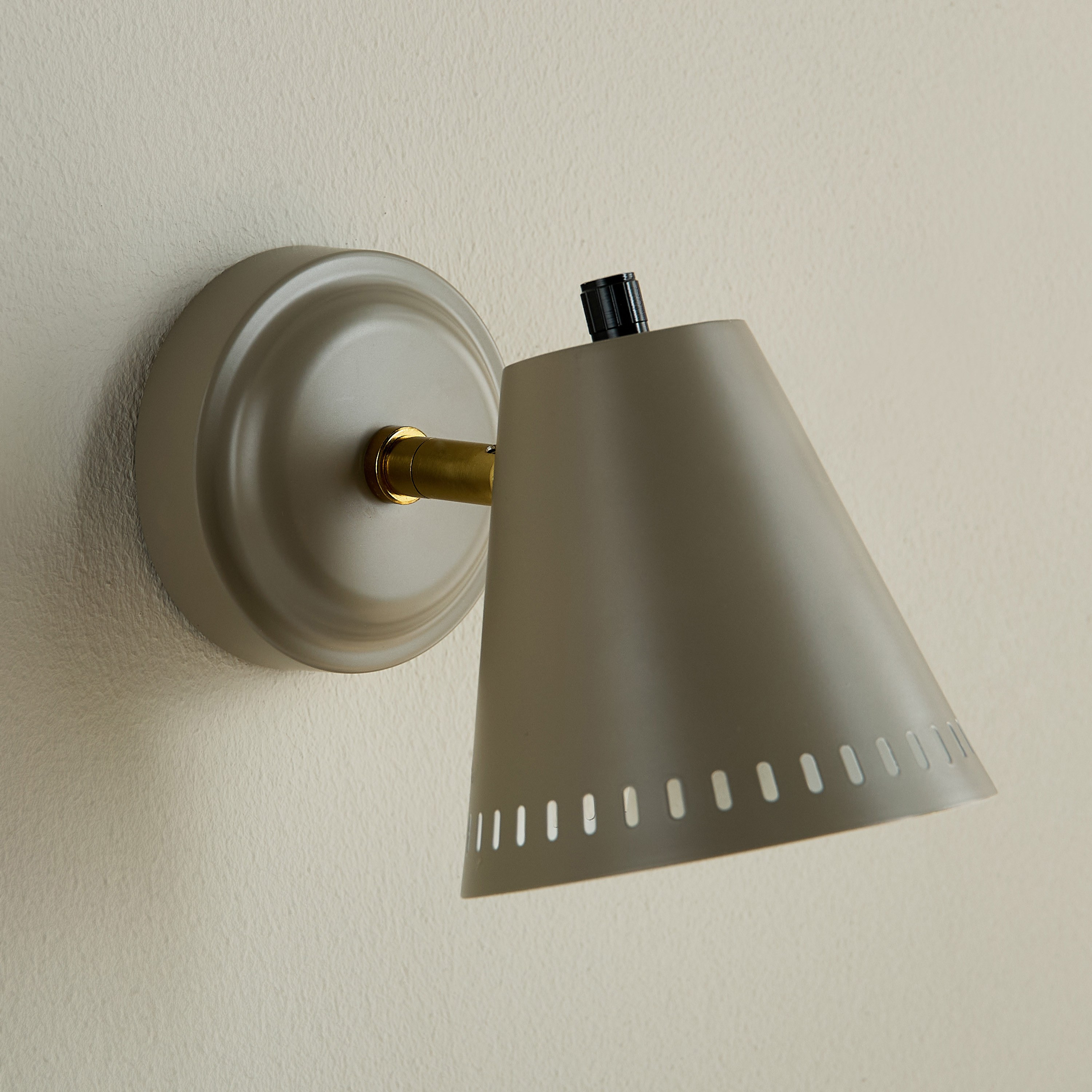 Sheno Metal Wall Lamp-household-lighting-walllamps-image-1