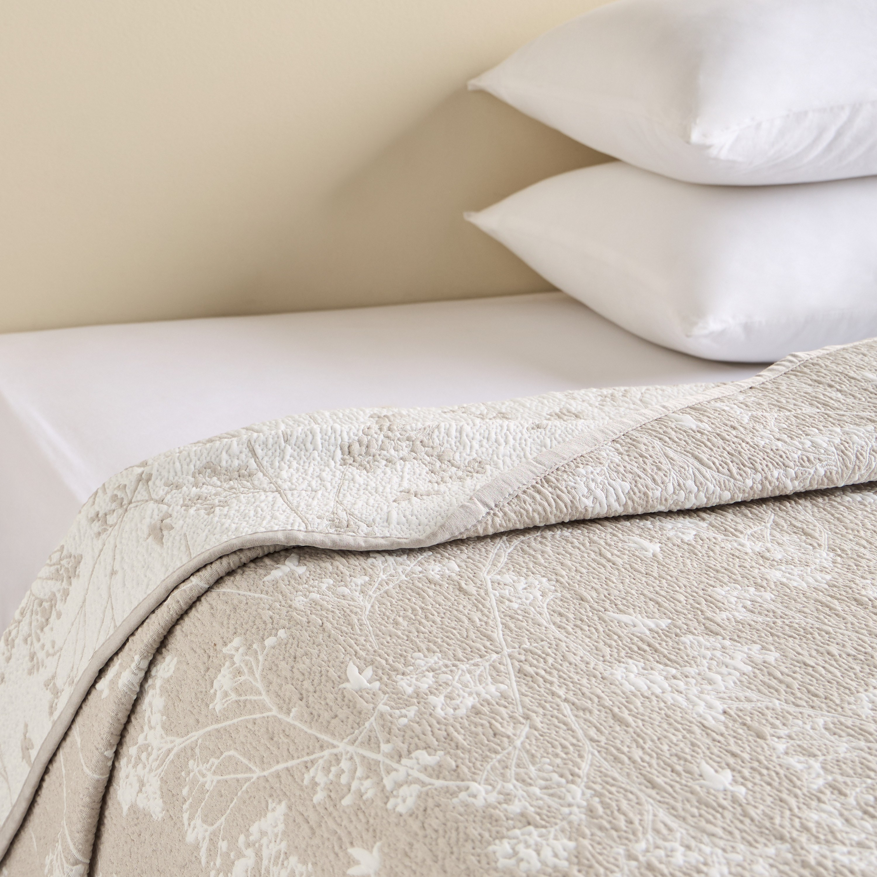 Albataros Jacquard King Bedspread - 220x240 cm-household-bedding-comfortersandbedspreads-bedspreads-image-1