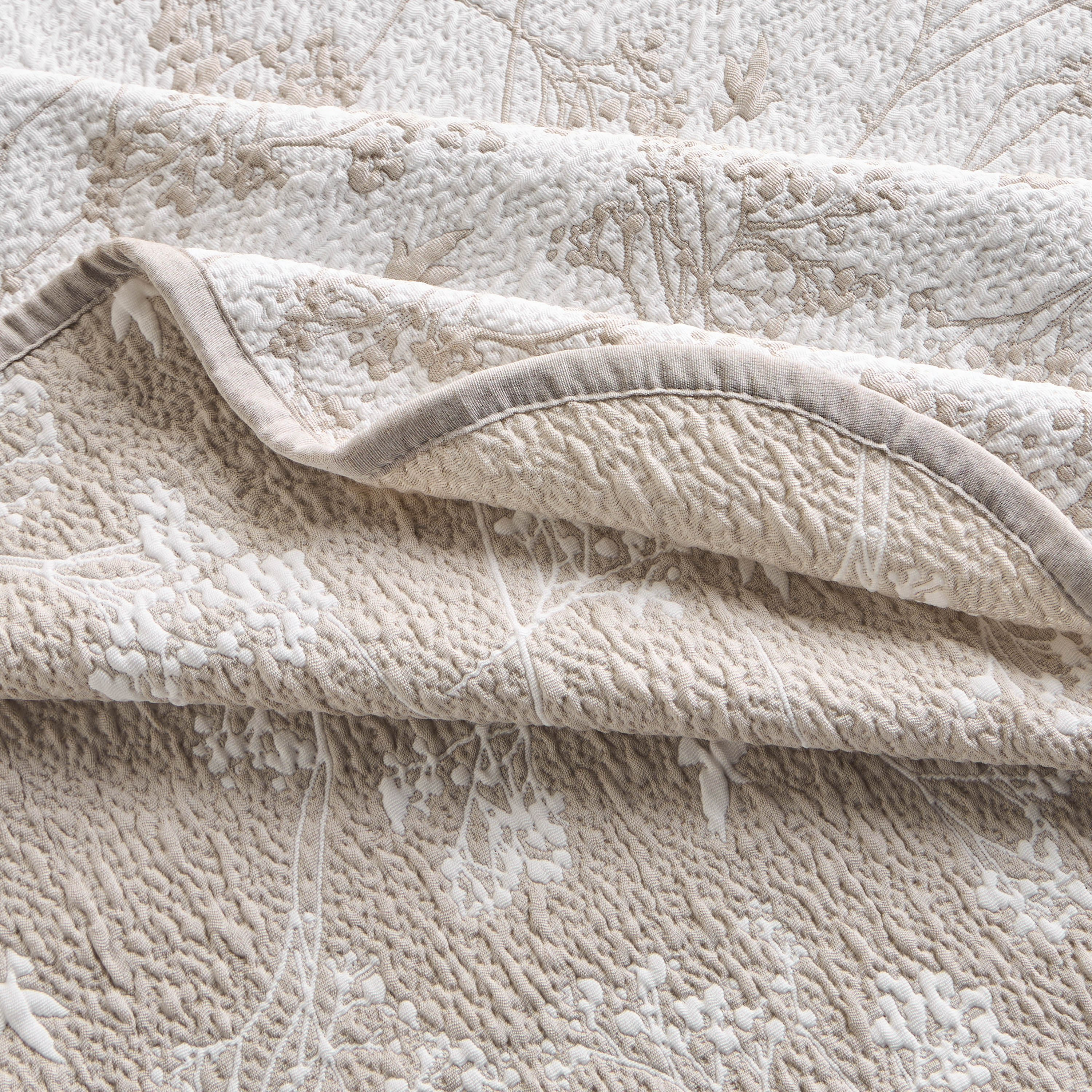 Albataros Jacquard King Bedspread - 220x240 cm-household-bedding-comfortersandbedspreads-bedspreads-image-3