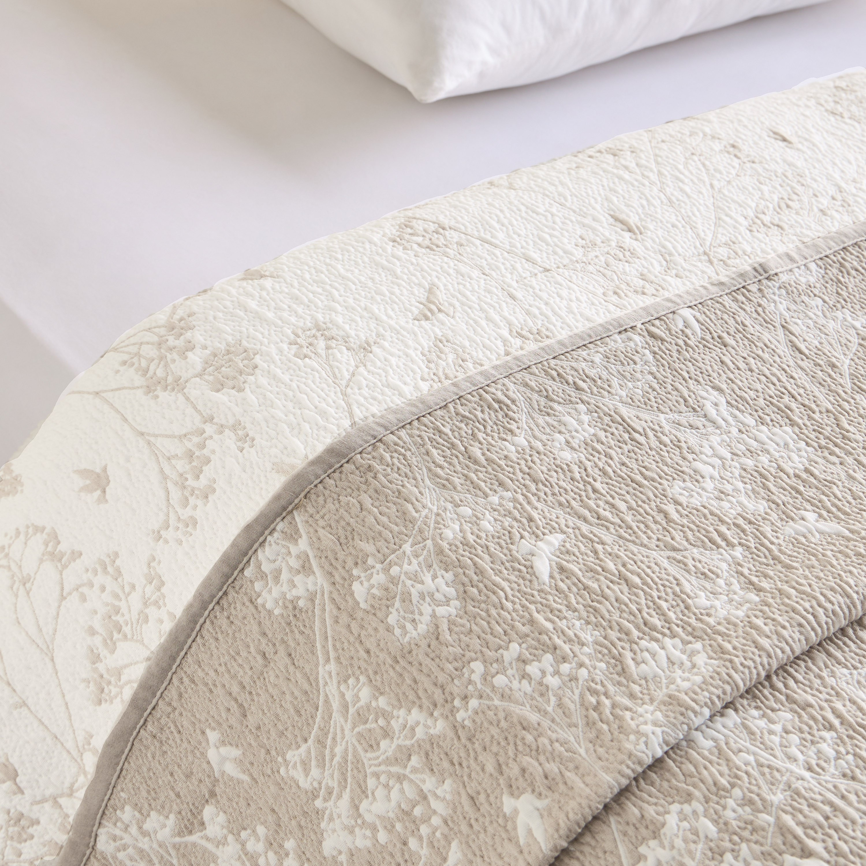 Albataros Jacquard King Bedspread - 220x240 cm-household-bedding-comfortersandbedspreads-bedspreads-image-4