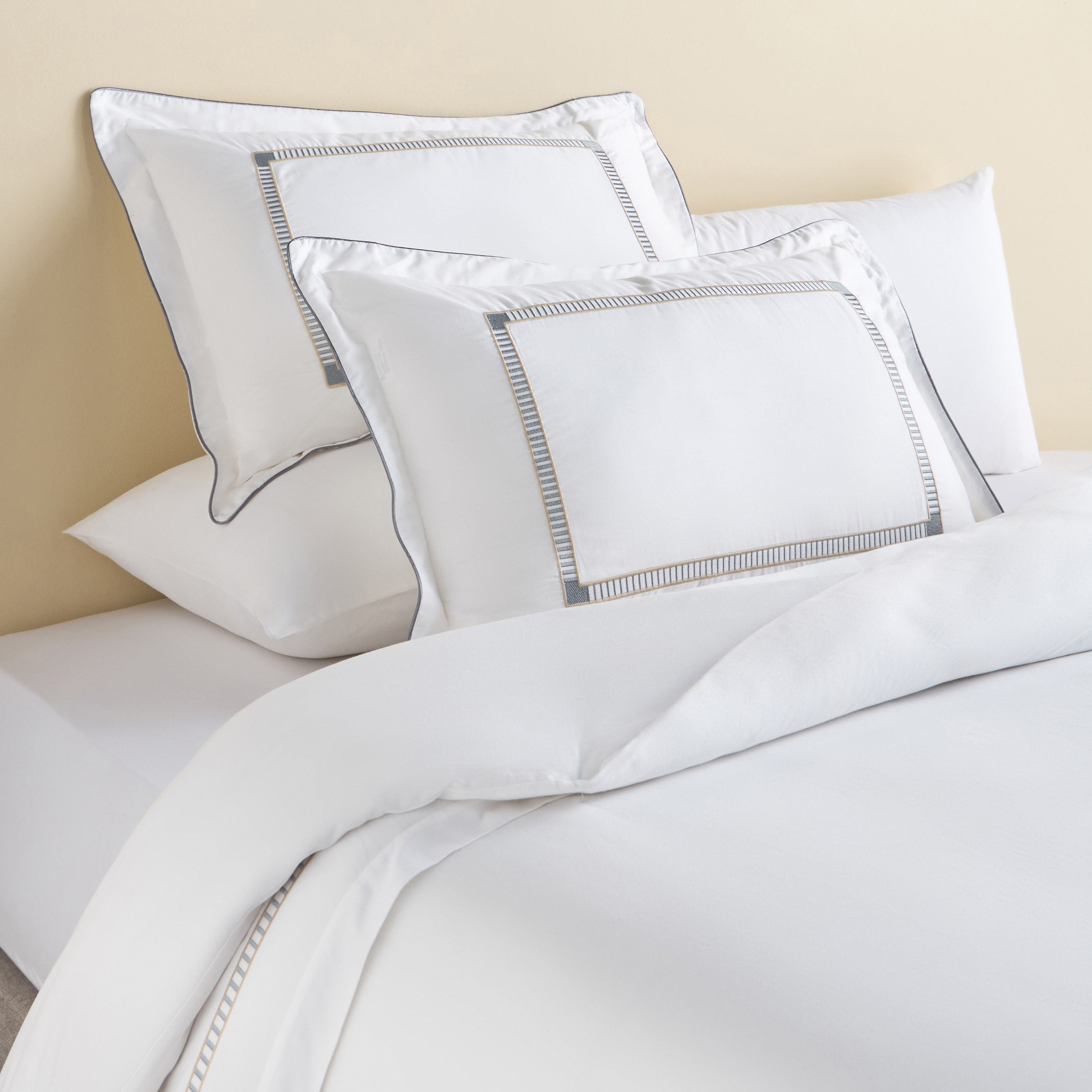 Linda Cotton 3-Piece Super King Duvet Cover Set - 220x260 cm-household-bedding-duvetandcovers-duvetcovers-image-1