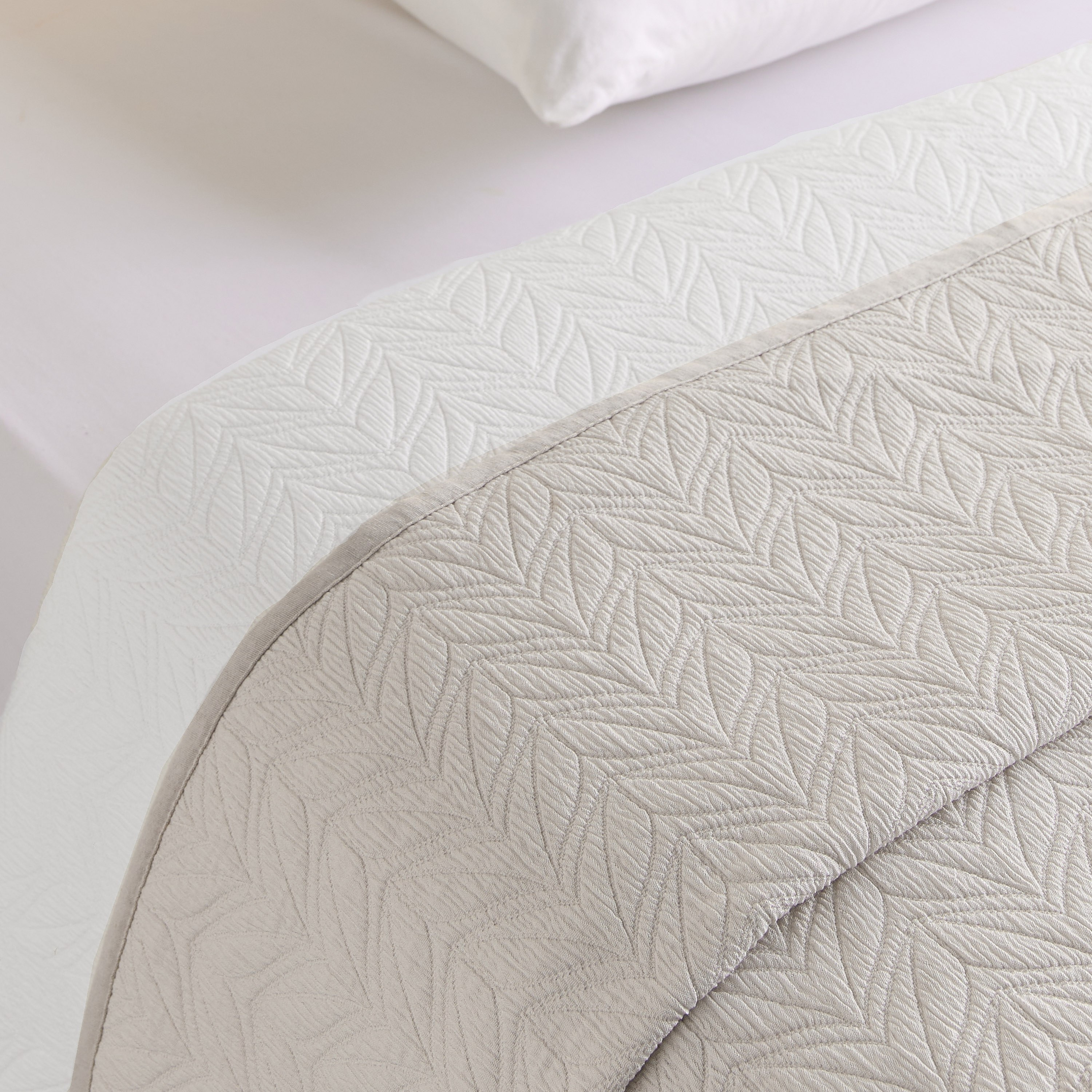 Tress Jacquard King Bedspread - 220x240 cm-household-bedding-comfortersandbedspreads-bedspreads-image-4