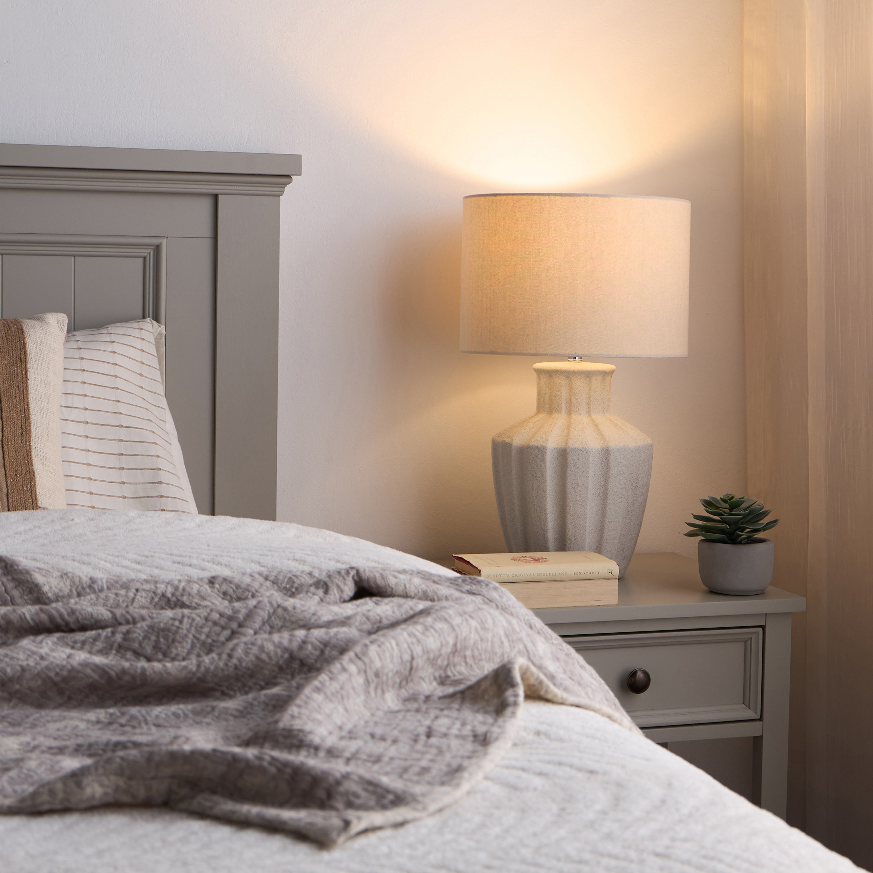 Miyu Ceramic Table Lamp - 55 cm-household-lighting-tableanddesklamps-image-5
