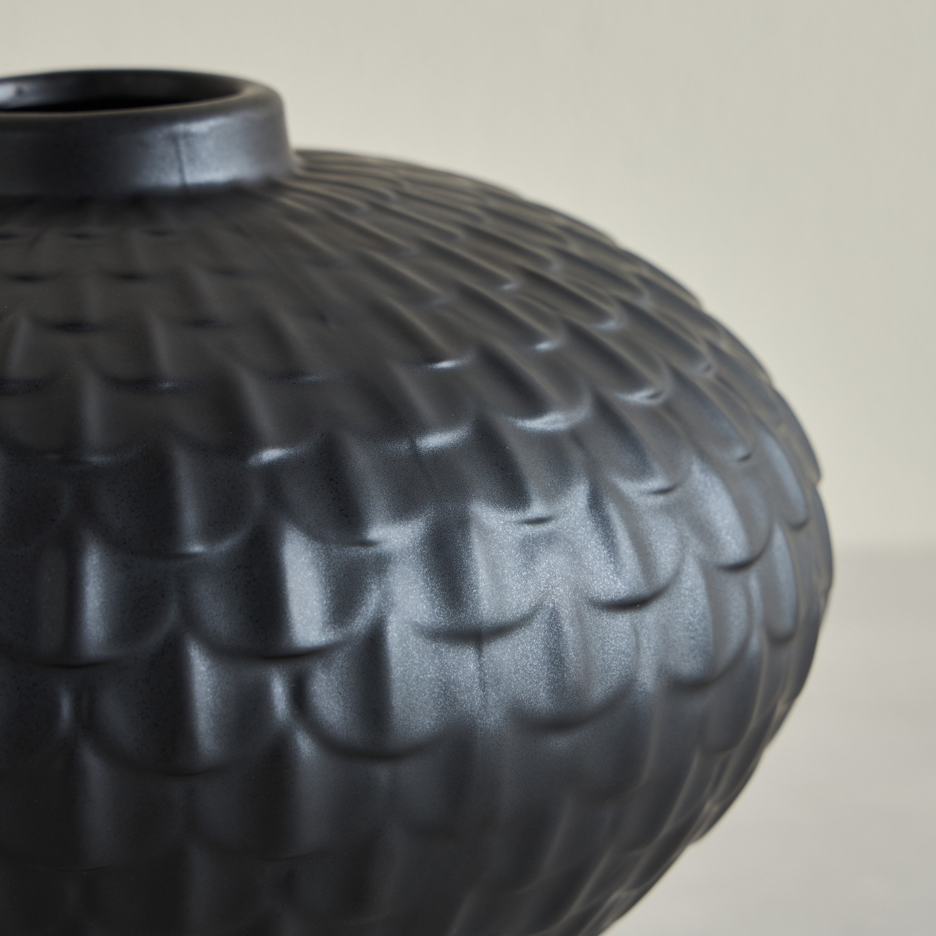 Modern Ceramic Vase - 21 cm-household-decor-vasesandbowls-image-2