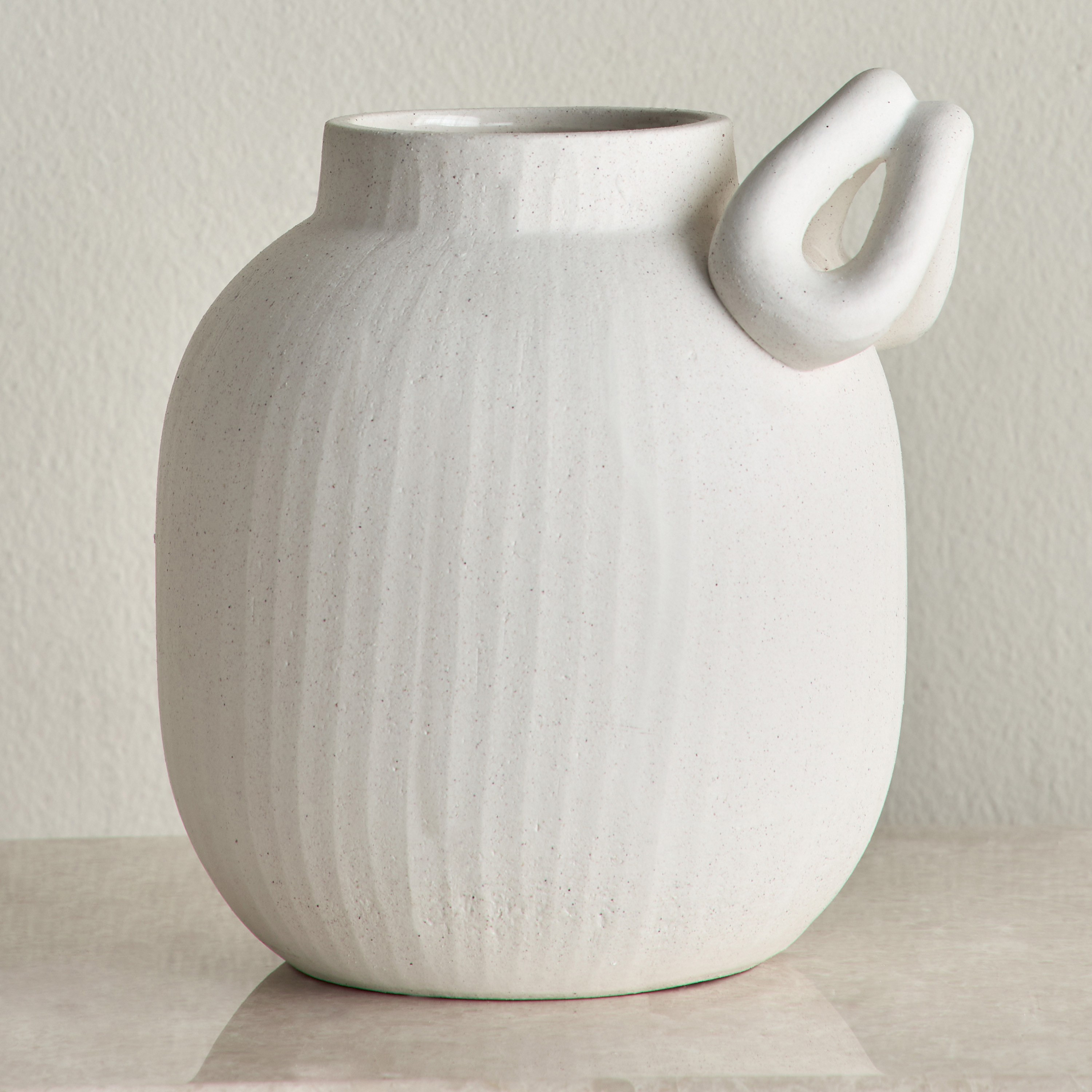فازة سيراميك بايلي - راحة - 24x21x23.5 سم-household-decor-vasesandbowls-image-1