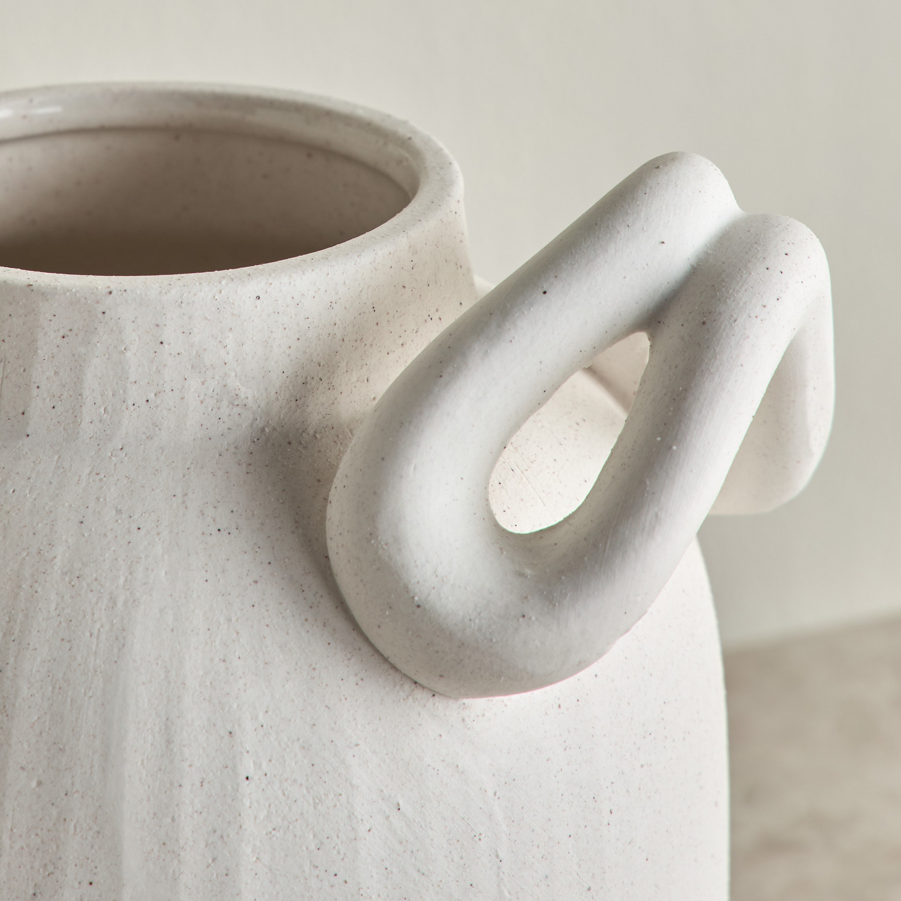 فازة سيراميك بايلي - راحة - 24x21x23.5 سم-household-decor-vasesandbowls-image-2