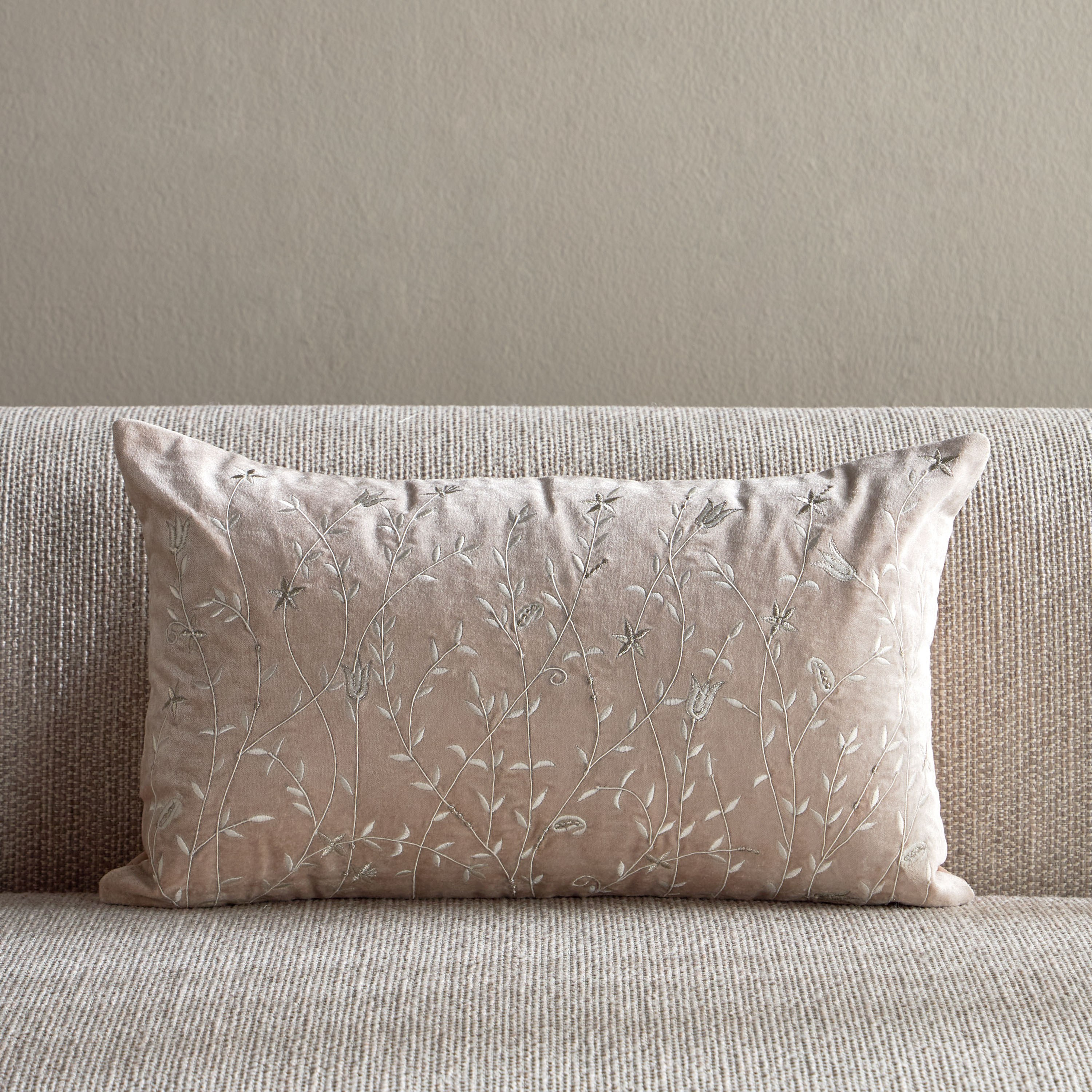 وسادة محشوة بتطريز زهري - ليلي - 30x50 سم-household-cushionsandthrows-filledcushions-decorativecushions-image-1