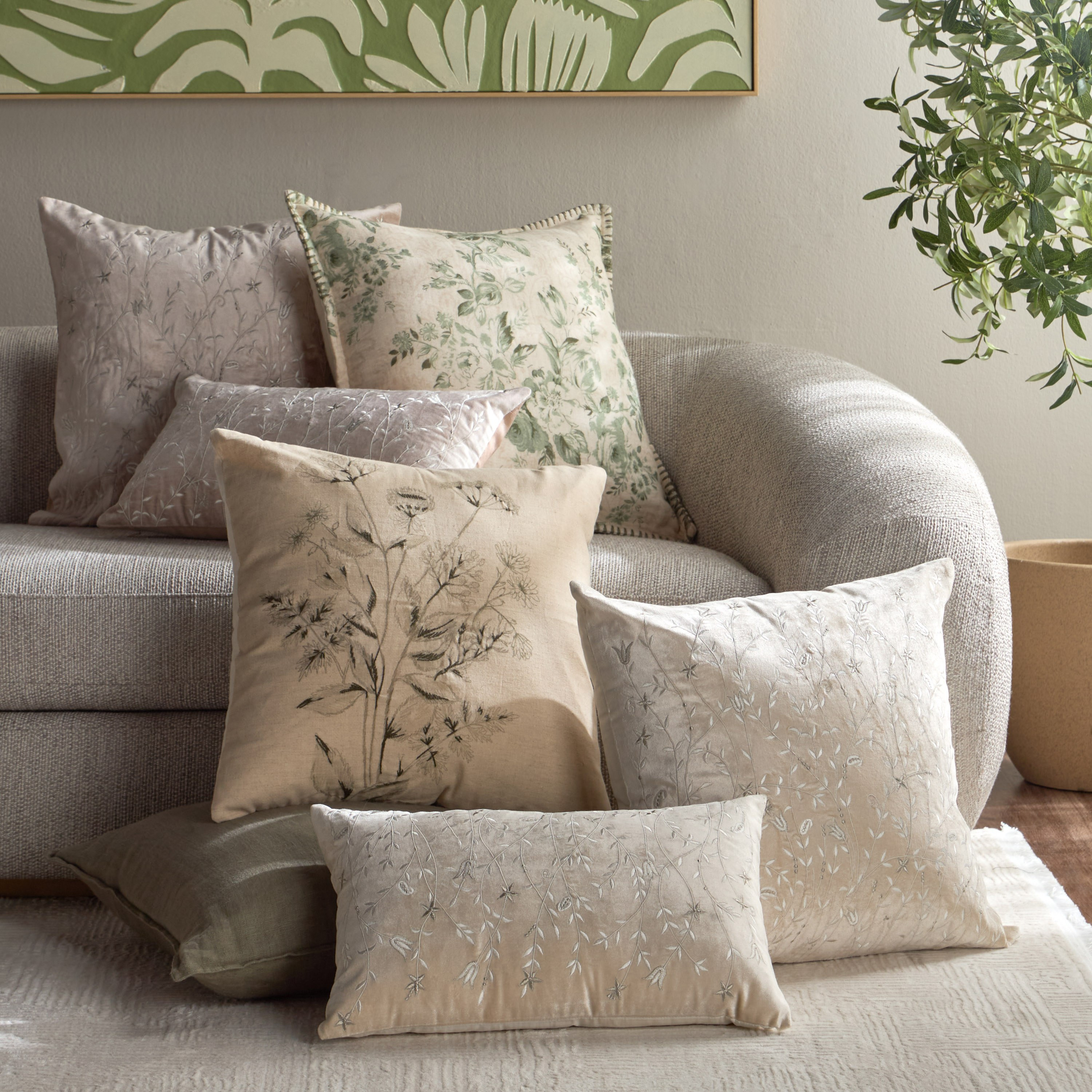 وسادة محشوة بتطريز زهري - ليلي - 30x50 سم-household-cushionsandthrows-filledcushions-decorativecushions-image-4