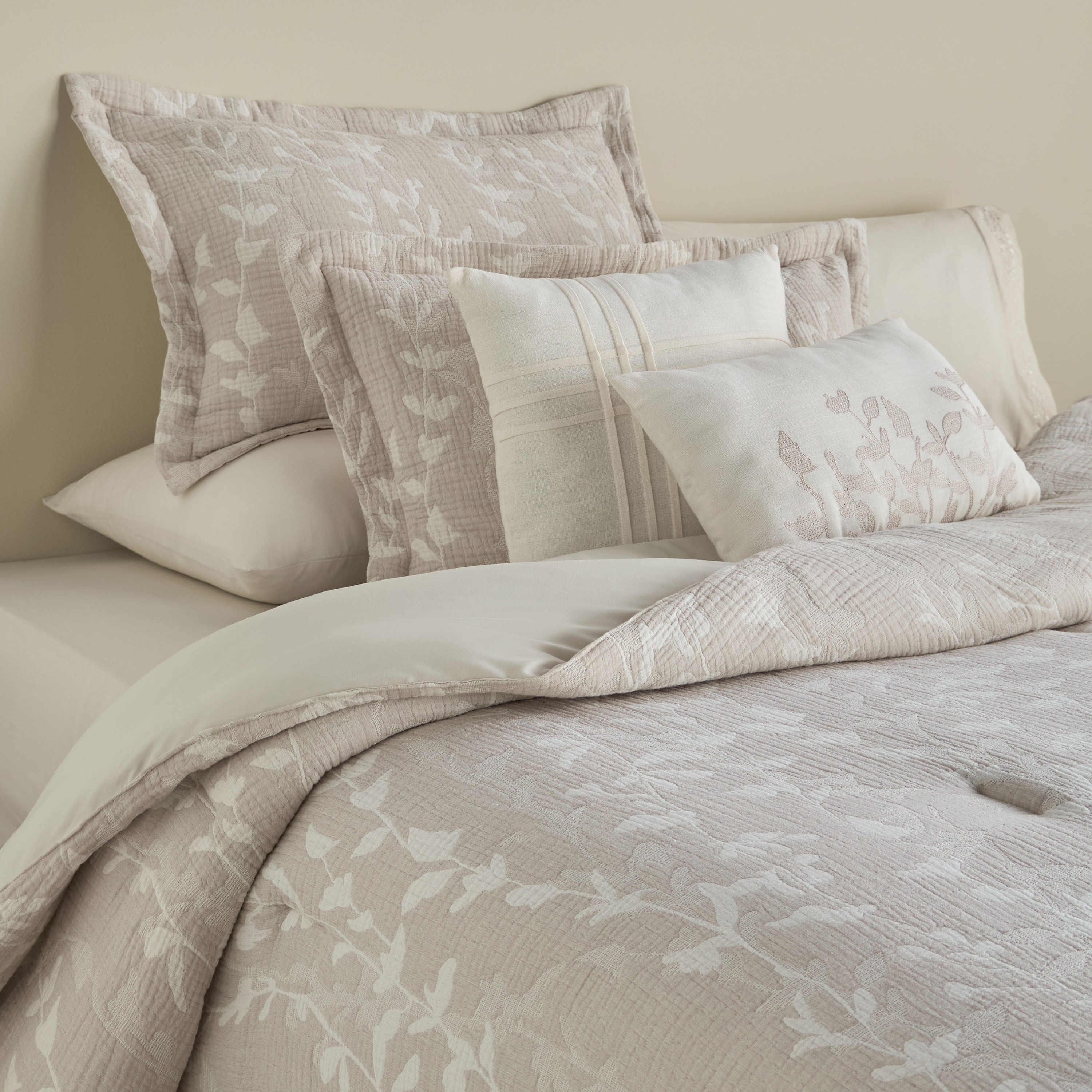 Dauria Cotton Jacquard 8-Piece Super King Comforter and Sheet Set - 240x260 cm-household-bedding-comfortersandbedspreads-bedinabag-image-1