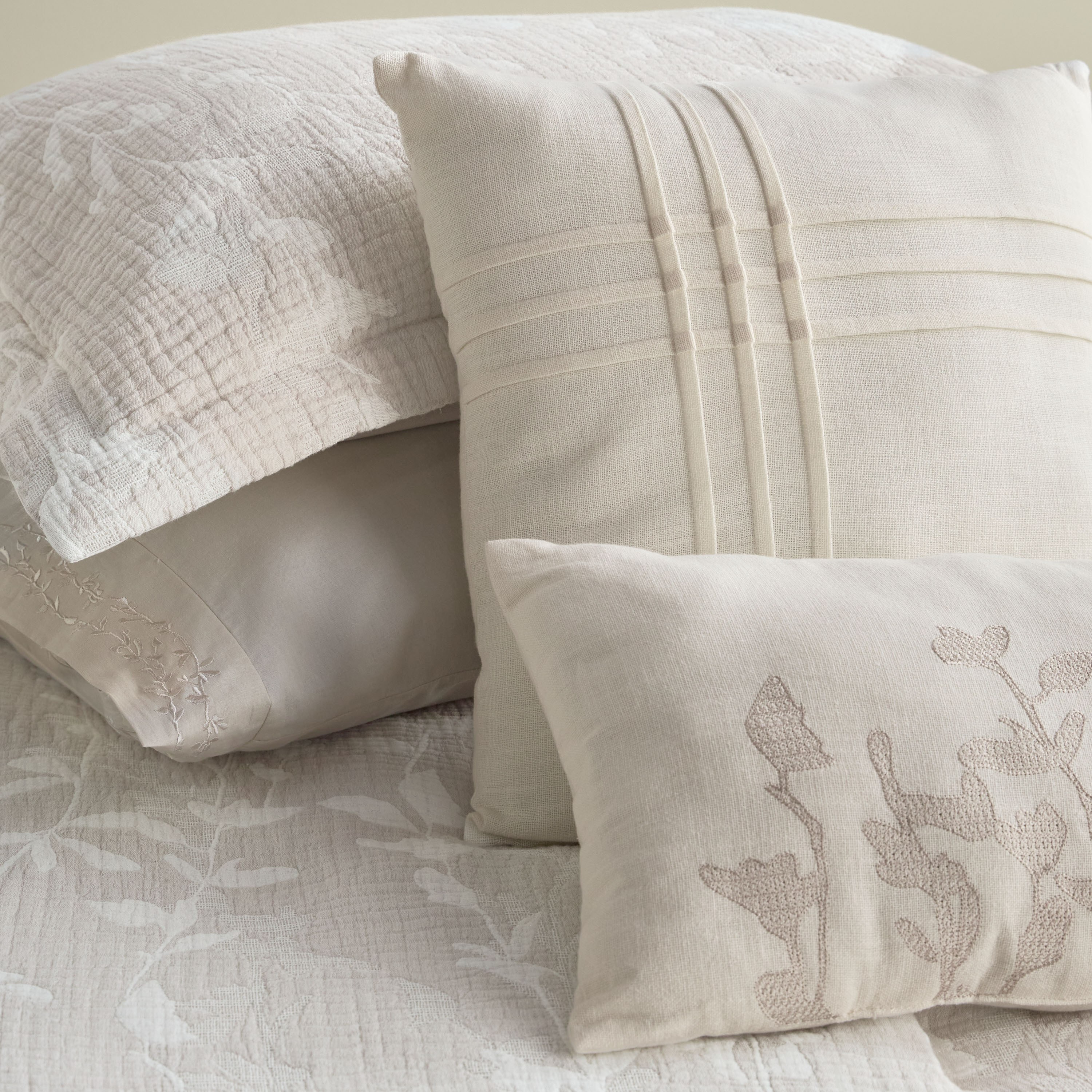 Dauria Cotton Jacquard 8-Piece Super King Comforter and Sheet Set - 240x260 cm-household-bedding-comfortersandbedspreads-bedinabag-image-4