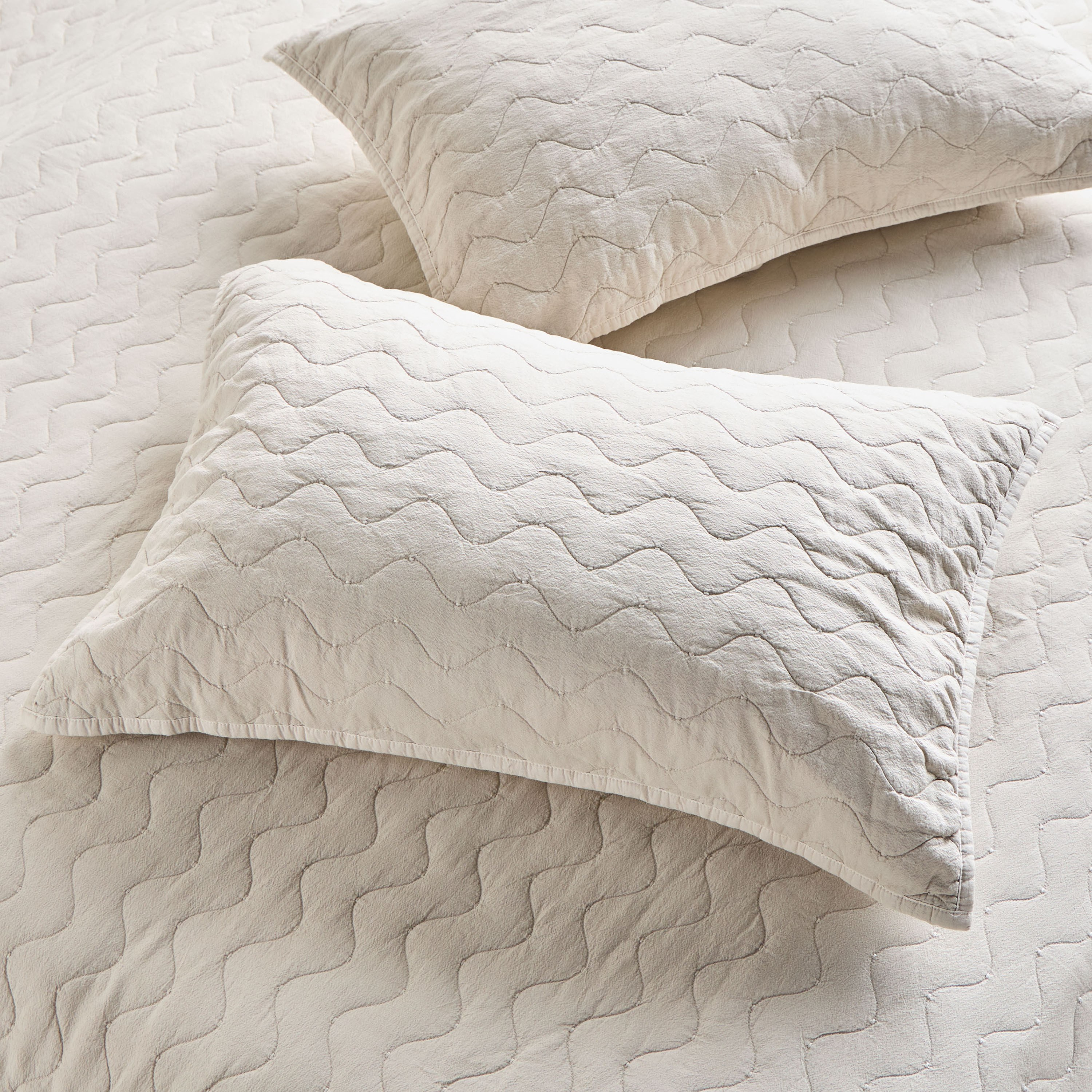 Lino Quilted 3-Piece Super King Bedspread Set - 260x240 cm-household-bedding-comfortersandbedspreads-bedspreads-image-4