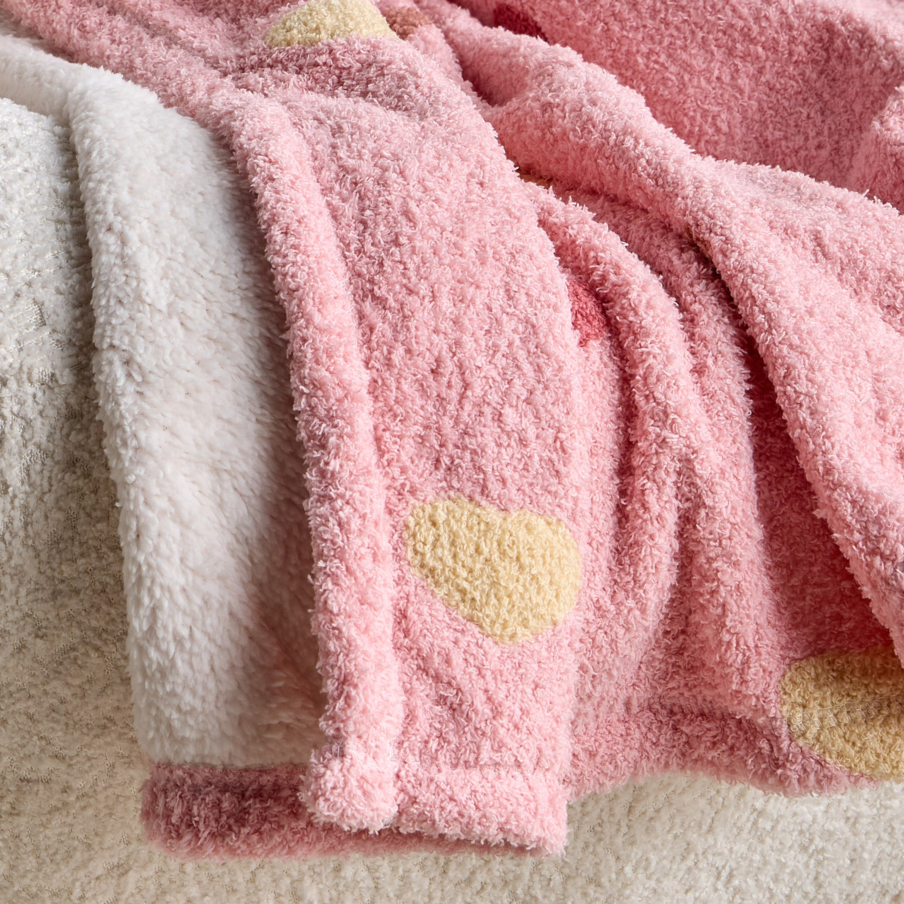 Heart Feather Yarn Blanket - 150x200 cm-babyandkids-beddingandwindows-bedding-blanketsandquilts-image-2