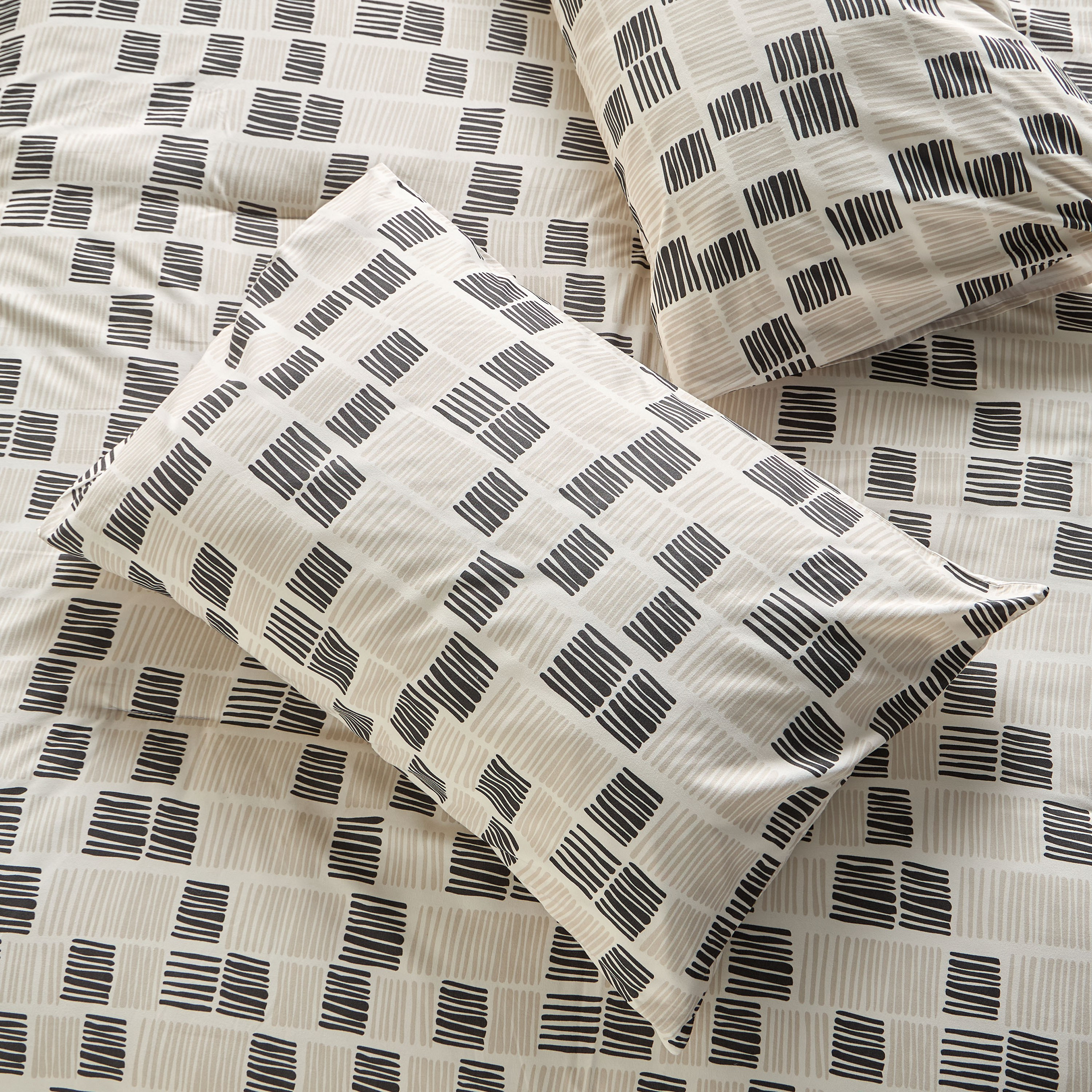 Macoy Microfibre Checkered 3-Piece King Comforter Set - 220x230 cm-household-bedding-comfortersandbedspreads-comforters-image-3