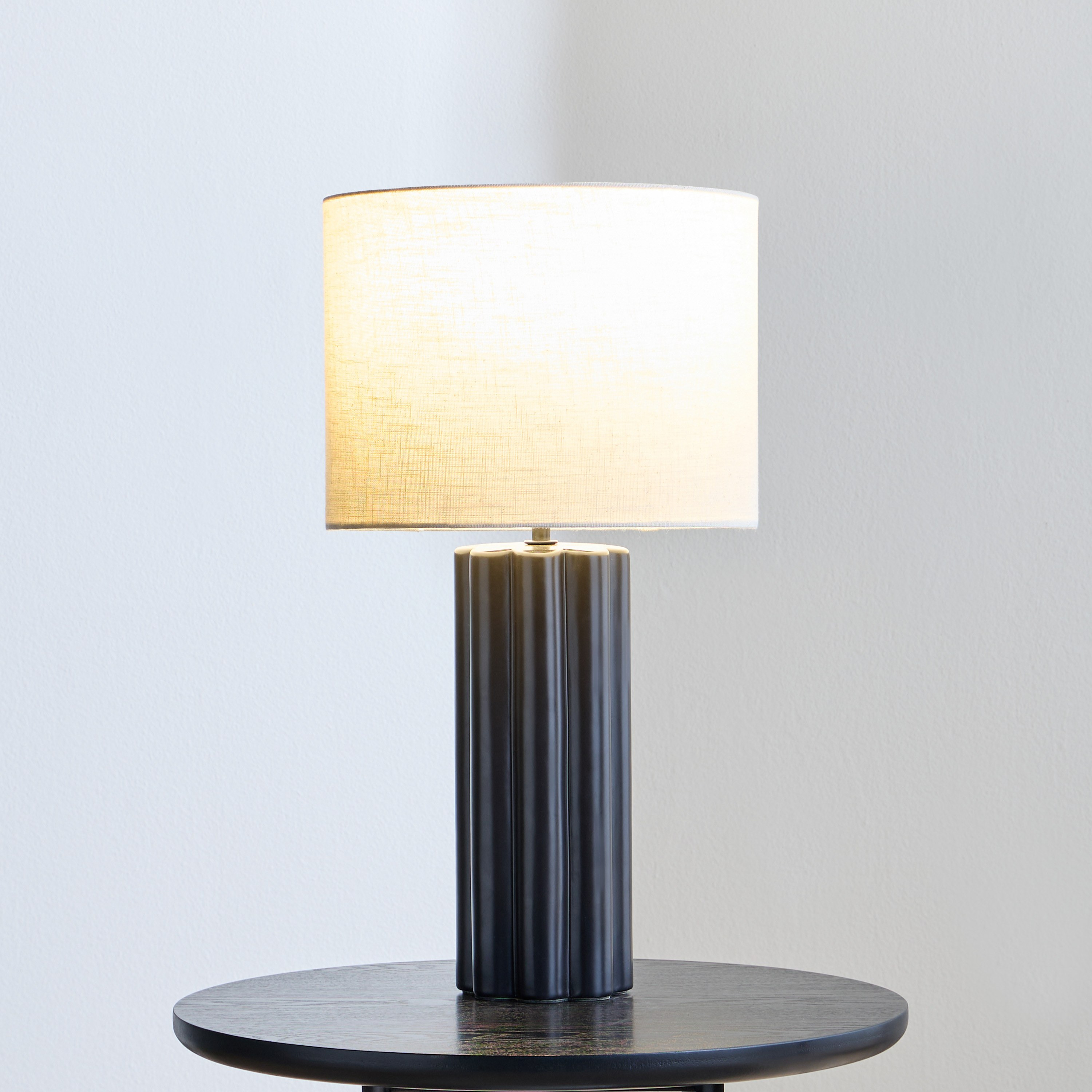 Latin Ceramic Table Lamp - 55 cm-household-lighting-tableanddesklamps-image-2