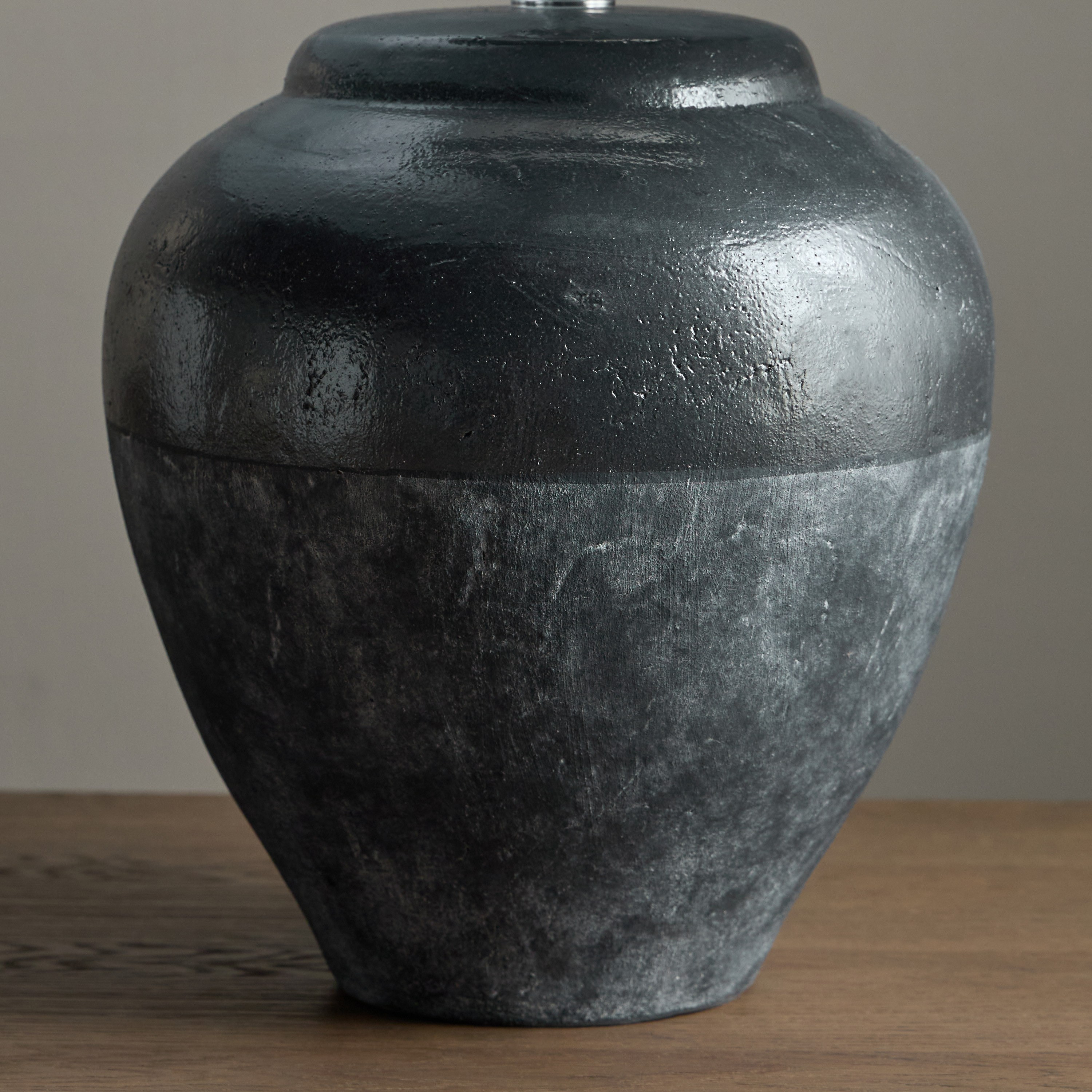Vere Ceramic Table Lamp - 71 cm-household-lighting-tableanddesklamps-image-4